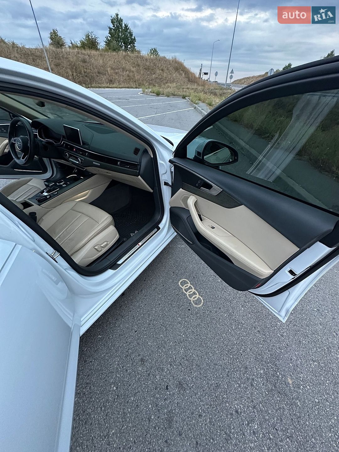 Audi A4 2019 VIN WAUENAF43KA062834 фото оголошення 21 з 74