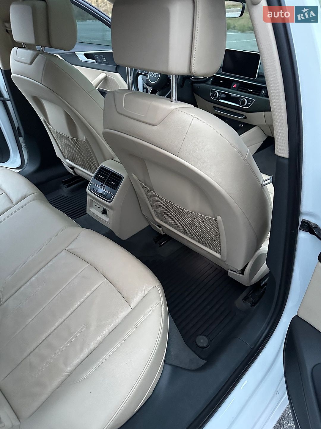 Audi A4 2019 VIN WAUENAF43KA062834 фото оголошення 22 з 74