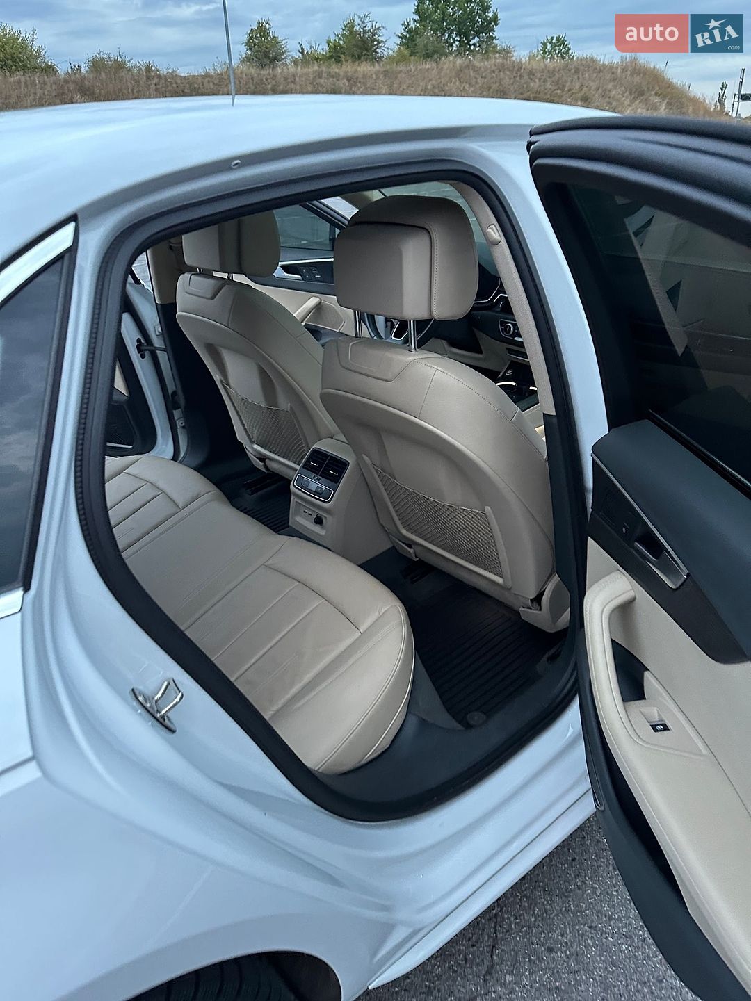 Audi A4 2019 VIN WAUENAF43KA062834 фото оголошення 23 з 74