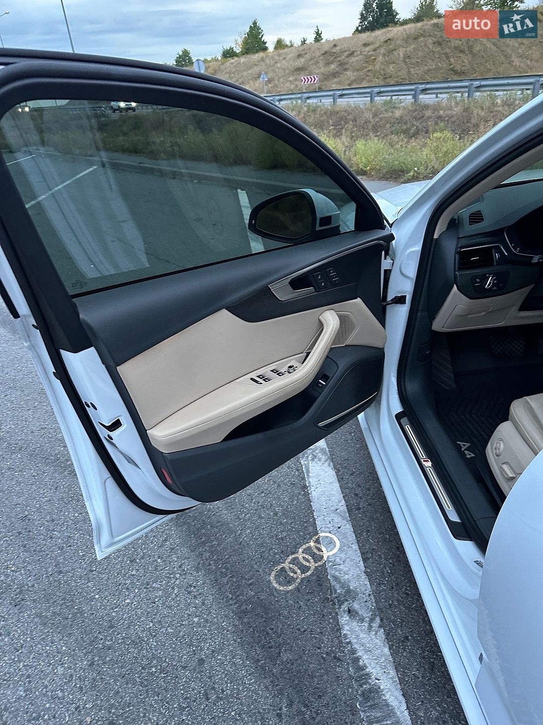 Audi A4 2019 VIN WAUENAF43KA062834 фото оголошення 30 з 74