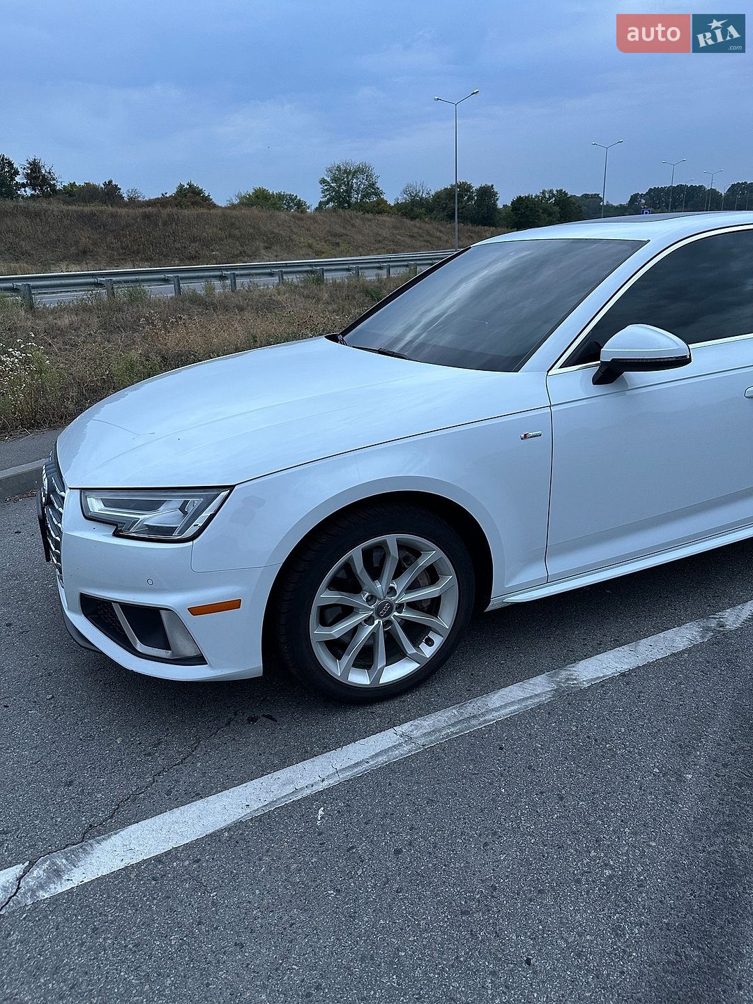 Audi A4 2019 VIN WAUENAF43KA062834 фото оголошення 34 з 74