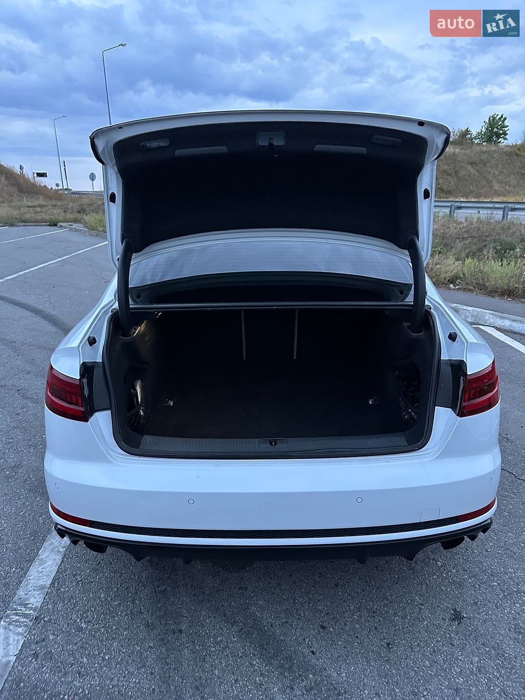 Audi A4 2019 VIN WAUENAF43KA062834 фото оголошення 61 з 74