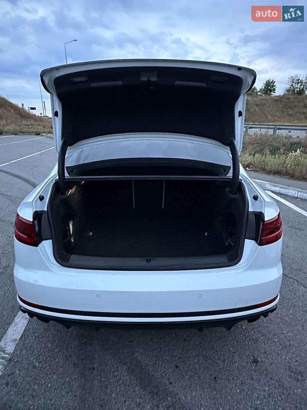 Audi A4 2019 VIN WAUENAF43KA062834 фото оголошення 66 з 74