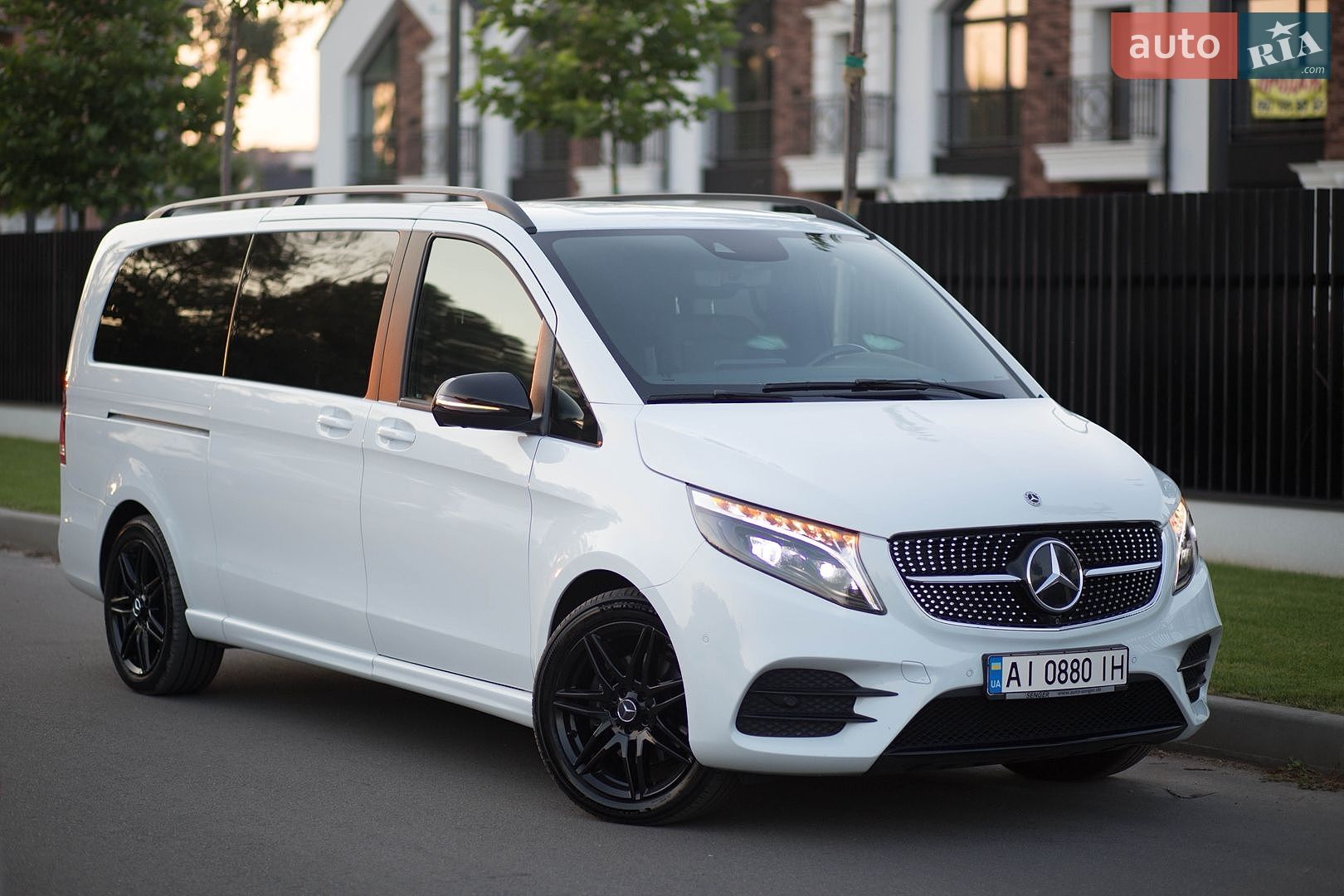 Mercedes-Benz V-Class 2023 VIN W1VVNLTZXP4289399 фото оголошення 4 з 27