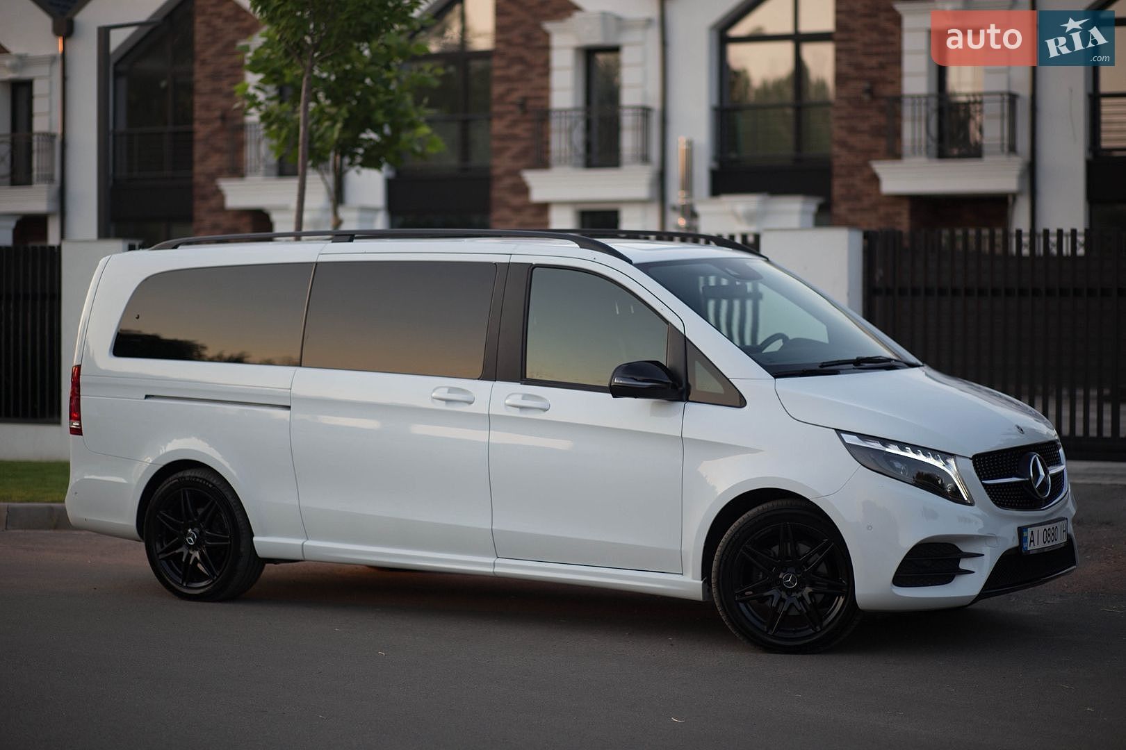 Mercedes-Benz V-Class 2023 VIN W1VVNLTZXP4289399 фото оголошення 8 з 27