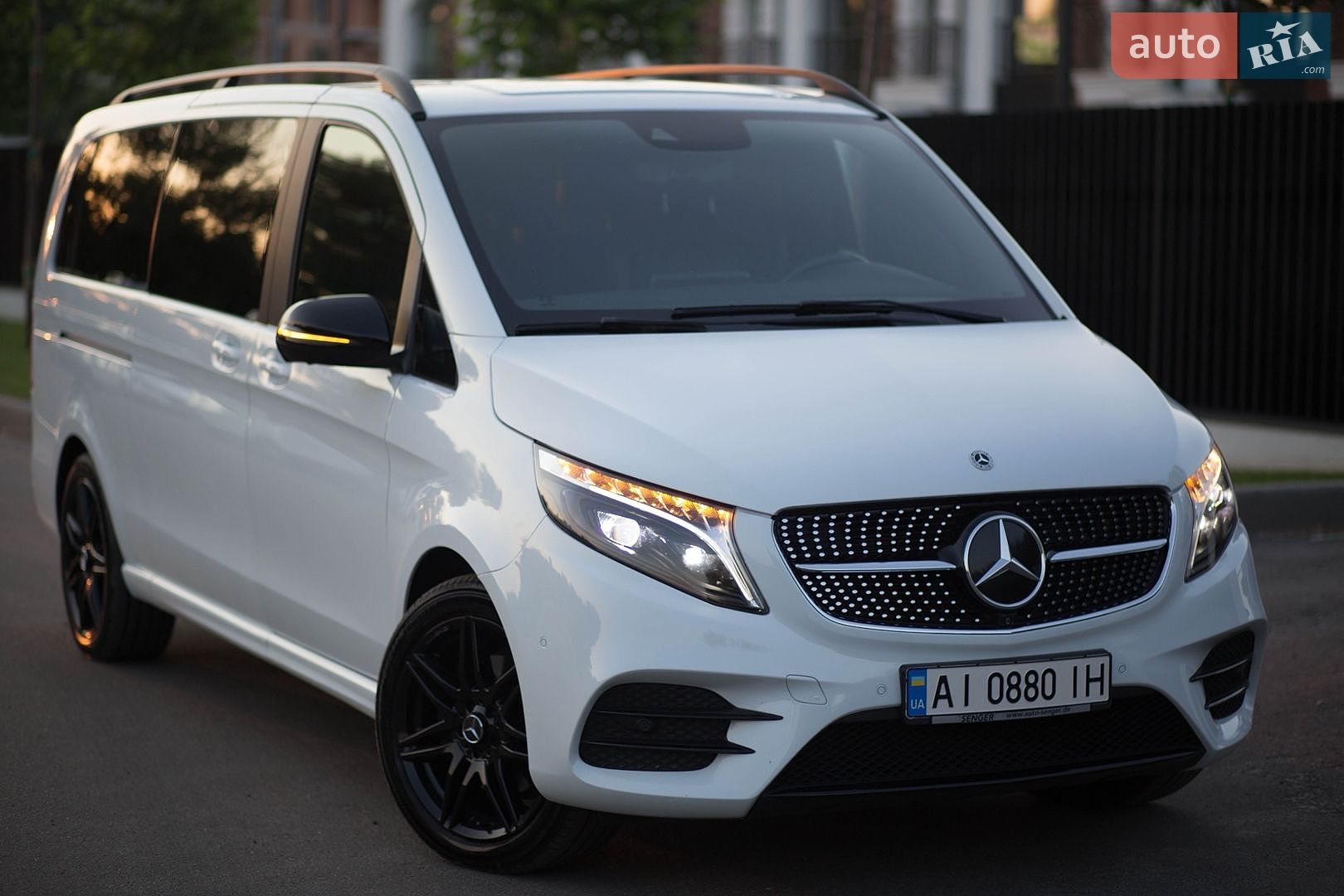 Mercedes-Benz V-Class 2023 VIN W1VVNLTZXP4289399 фото оголошення 5 з 27