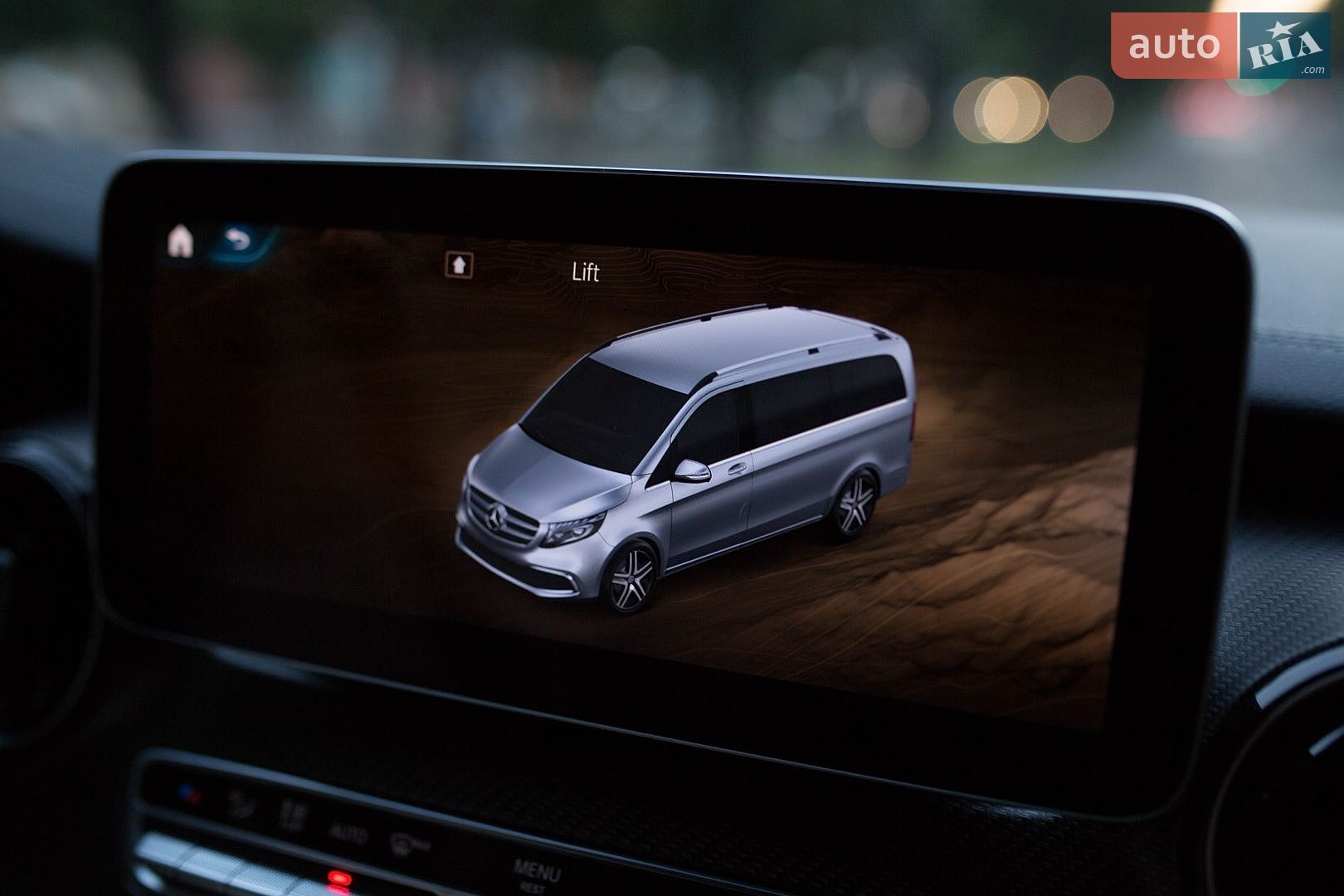 Mercedes-Benz V-Class 2023 VIN W1VVNLTZXP4289399 фото оголошення 18 з 27