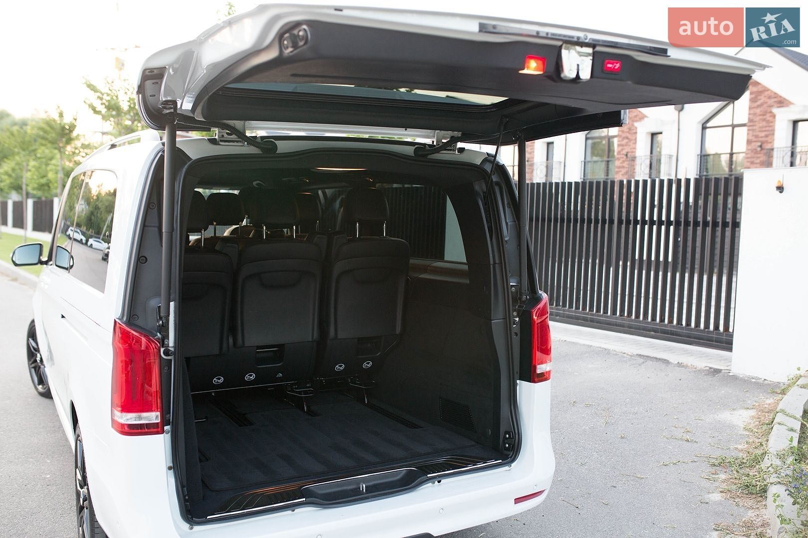 Mercedes-Benz V-Class 2023 VIN W1VVNLTZXP4289399 фото оголошення 22 з 27