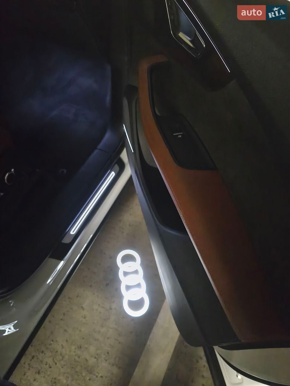 Audi Q7 2018 VIN WA1VAAF72JD038878 фото оголошення 10 з 35