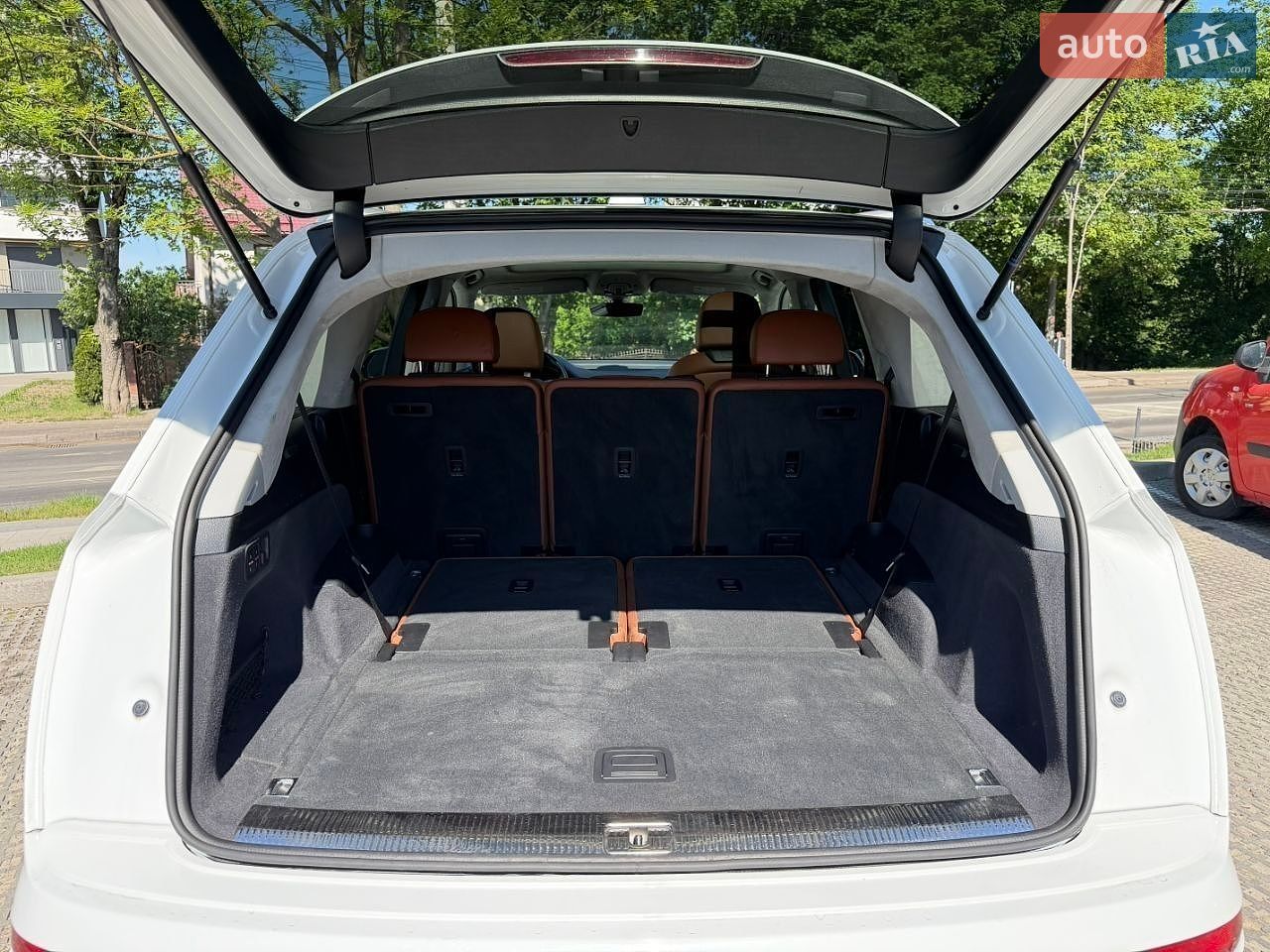 Audi Q7 2018 VIN WA1VAAF72JD038878 фото оголошення 9 з 35