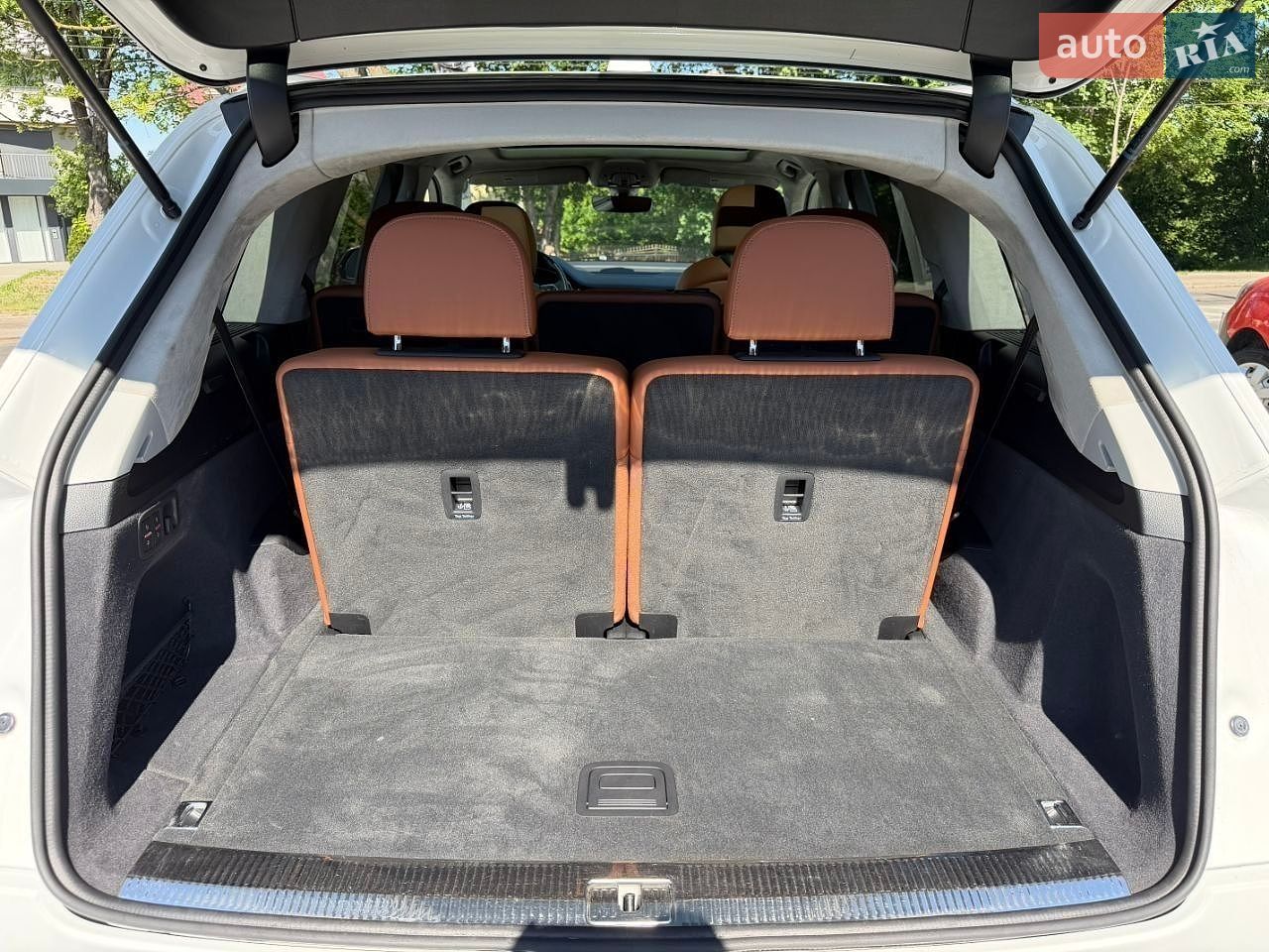 Audi Q7 2018 VIN WA1VAAF72JD038878 фото оголошення 8 з 35