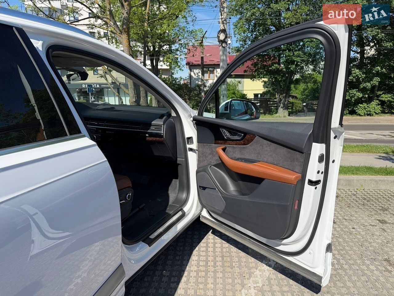 Audi Q7 2018 VIN WA1VAAF72JD038878 фото оголошення 14 з 35