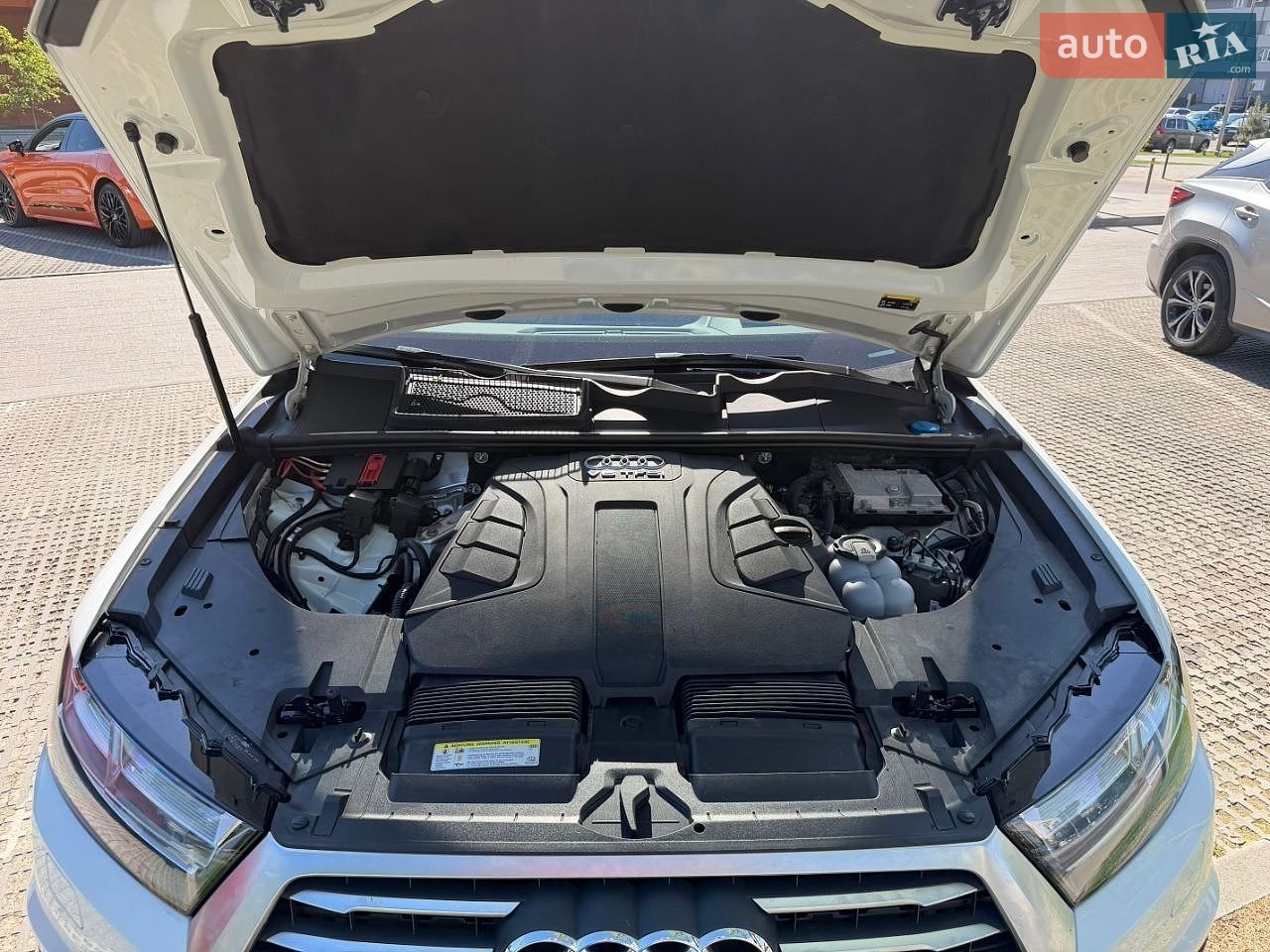 Audi Q7 2018 VIN WA1VAAF72JD038878 фото оголошення 28 з 35