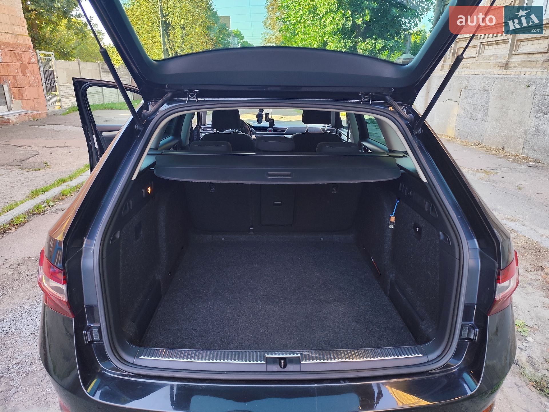 Skoda Superb 2016 VIN TMBJH7NP7H7019689 фото оголошення 21 з 31