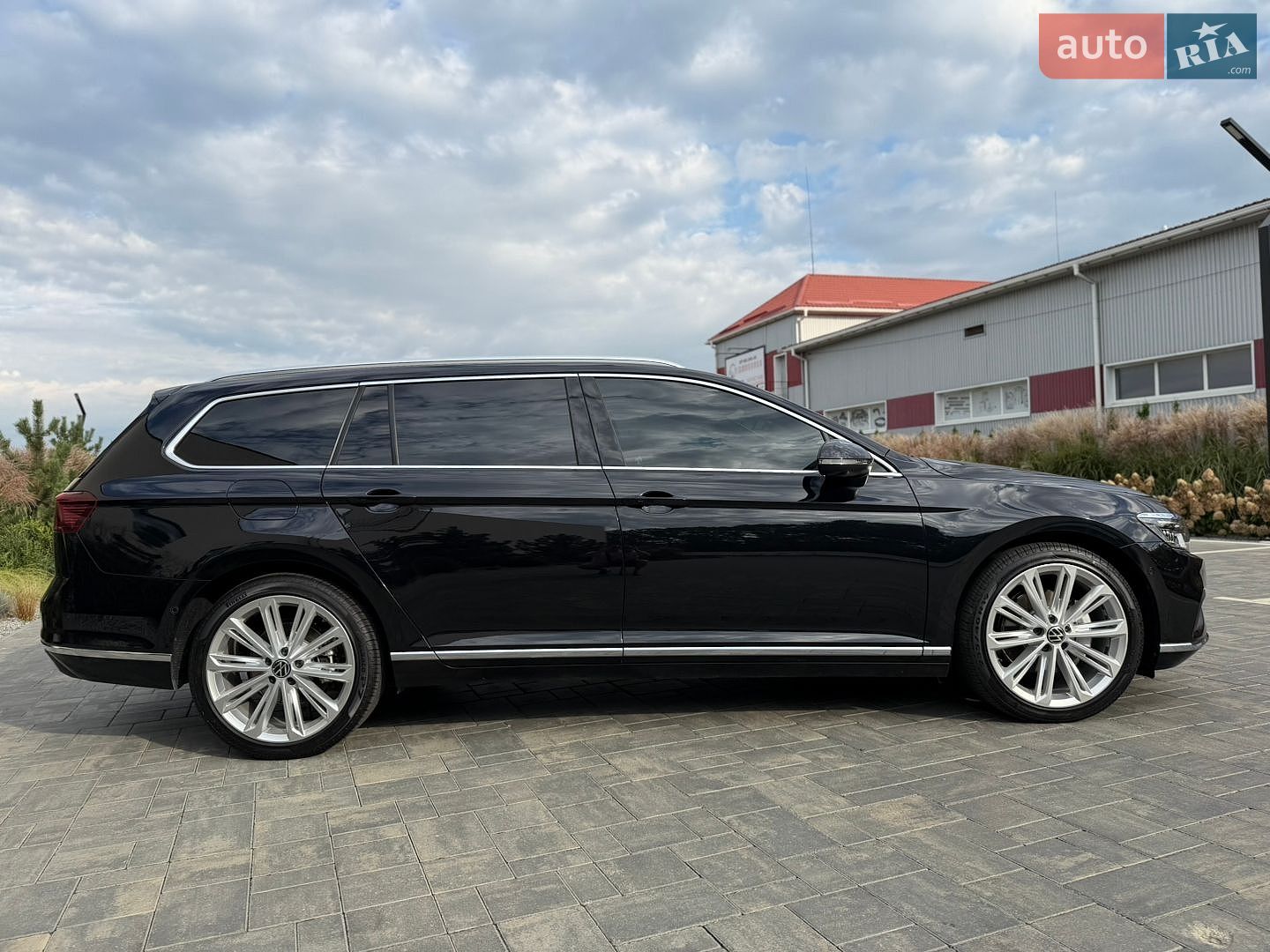Volkswagen Passat 2023 VIN WVWZZZ3CZPE065266 фото оголошення 17 з 190