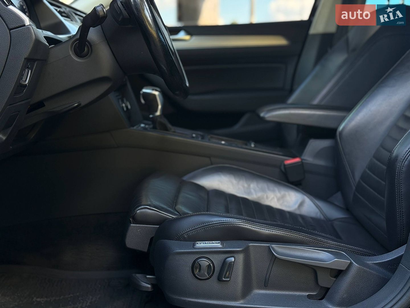 Volkswagen Passat 2015 VIN WVWZZZ3CZGE067694 фото оголошення 18 з 36