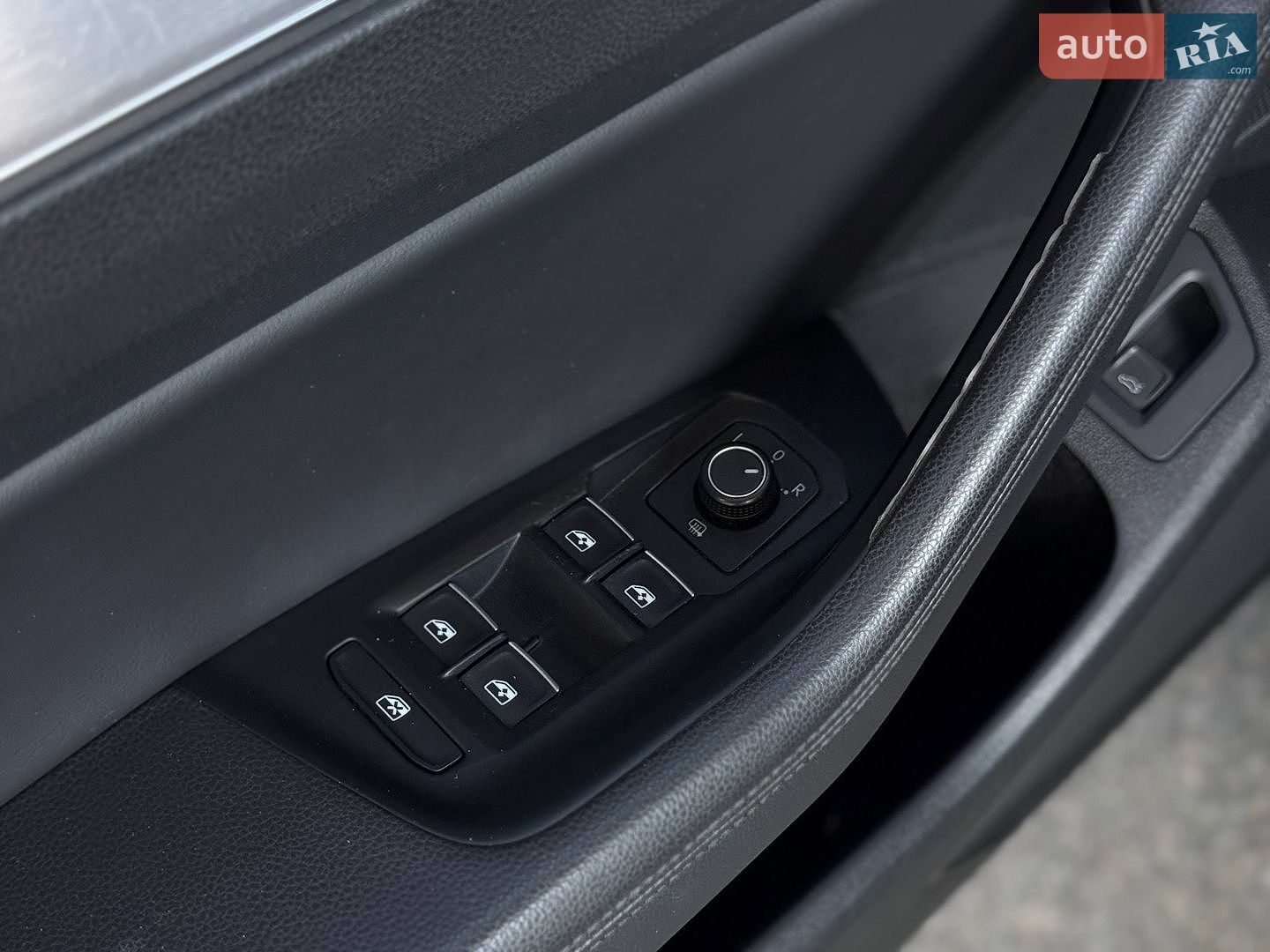 Volkswagen Passat 2015 VIN WVWZZZ3CZGE067694 фото оголошення 19 з 36