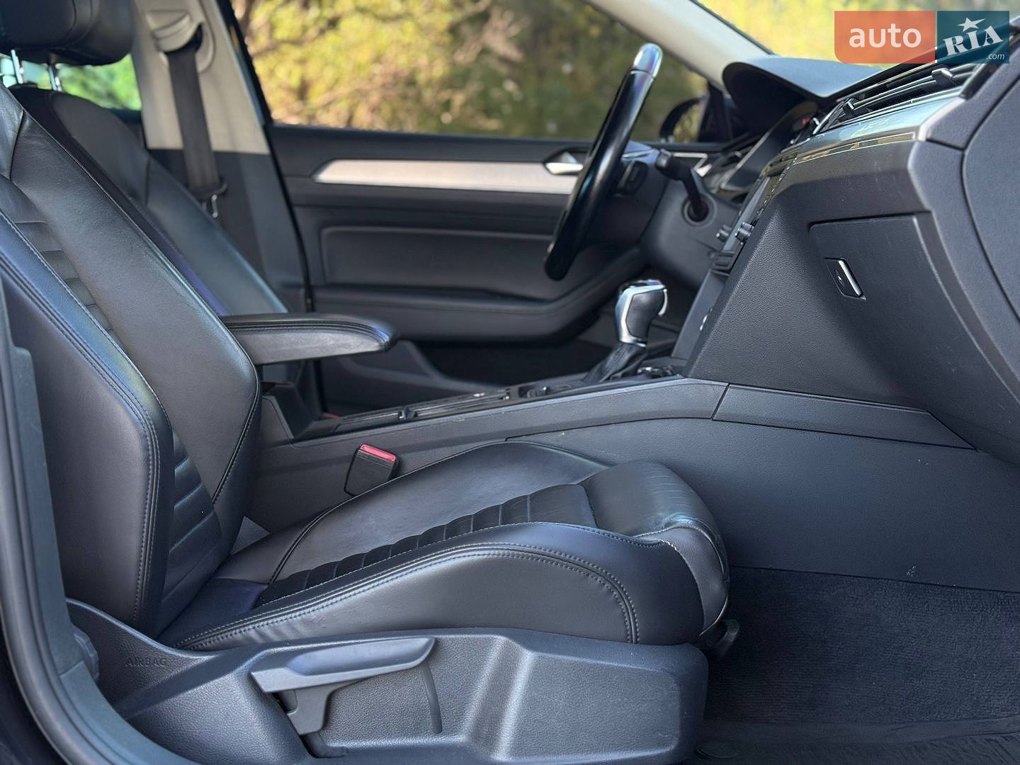Volkswagen Passat 2015 VIN WVWZZZ3CZGE067694 фото оголошення 32 з 36