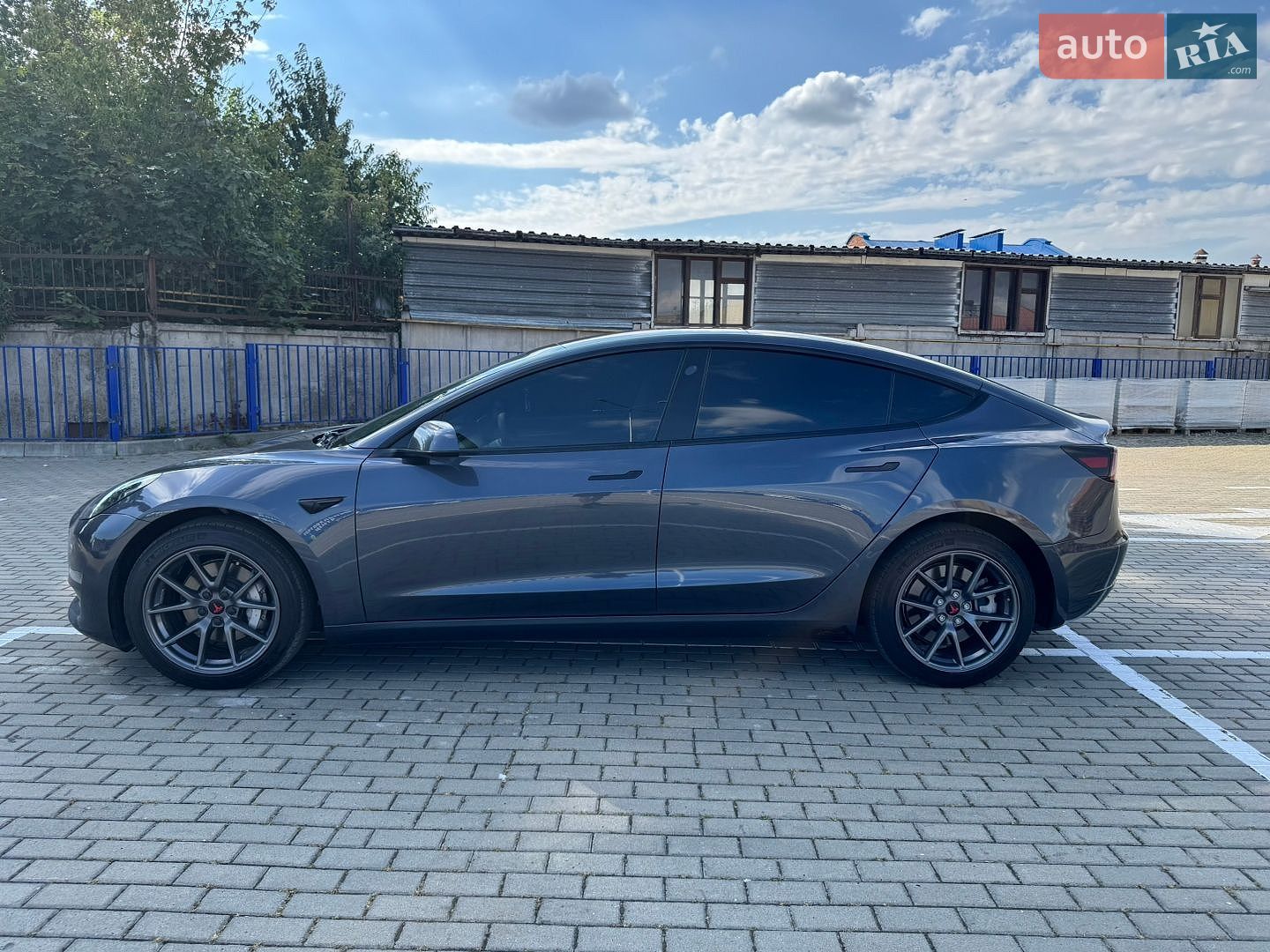 Tesla Model 3 2023 VIN 5YJ3E1EA2PF605347 фото оголошення 4 з 22