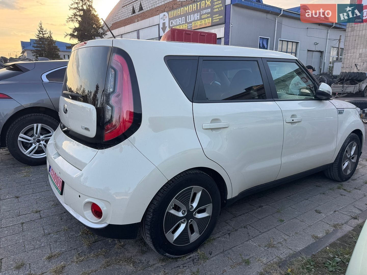 Kia Soul 2017 VIN KNAJX81EFJ7024714 фото оголошення 4 з 24