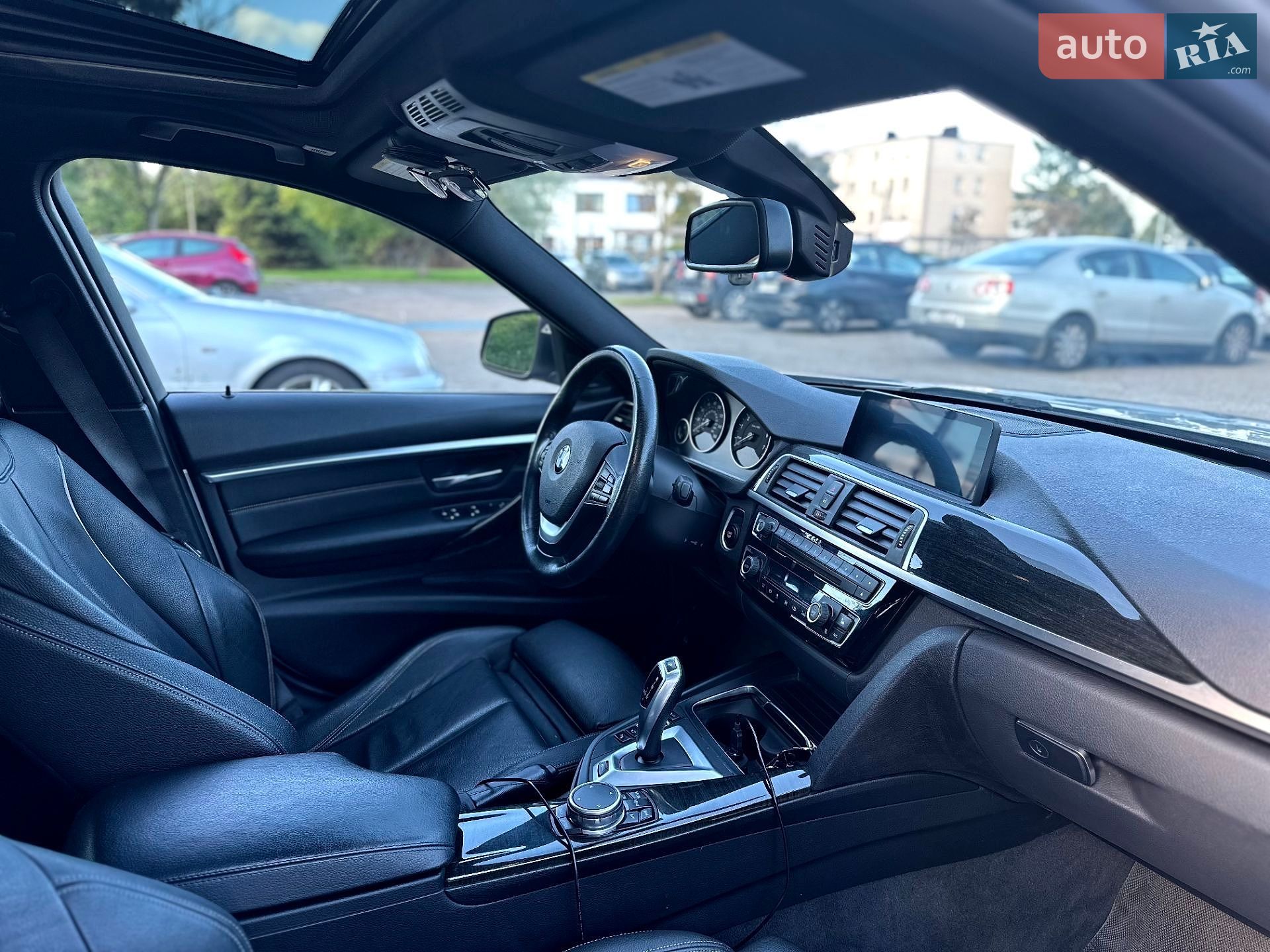 BMW 3 Series 2016 VIN WBA8E1C58HK895140 фото оголошення 3 з 13