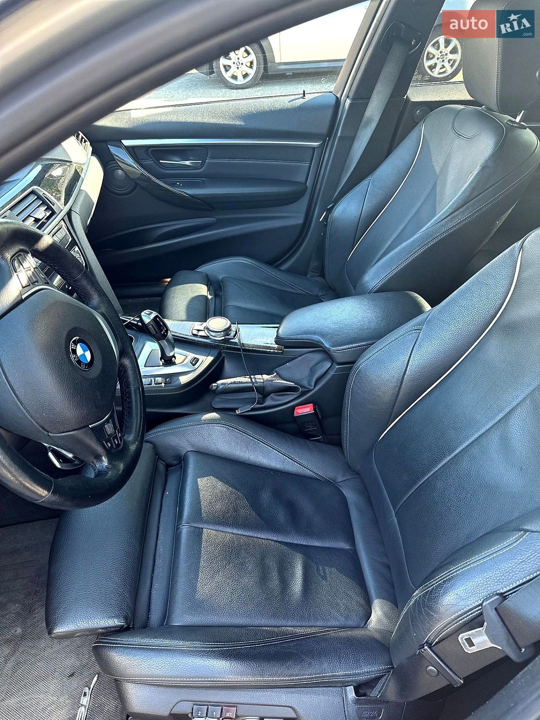 BMW 3 Series 2016 VIN WBA8E1C58HK895140 фото оголошення 4 з 13