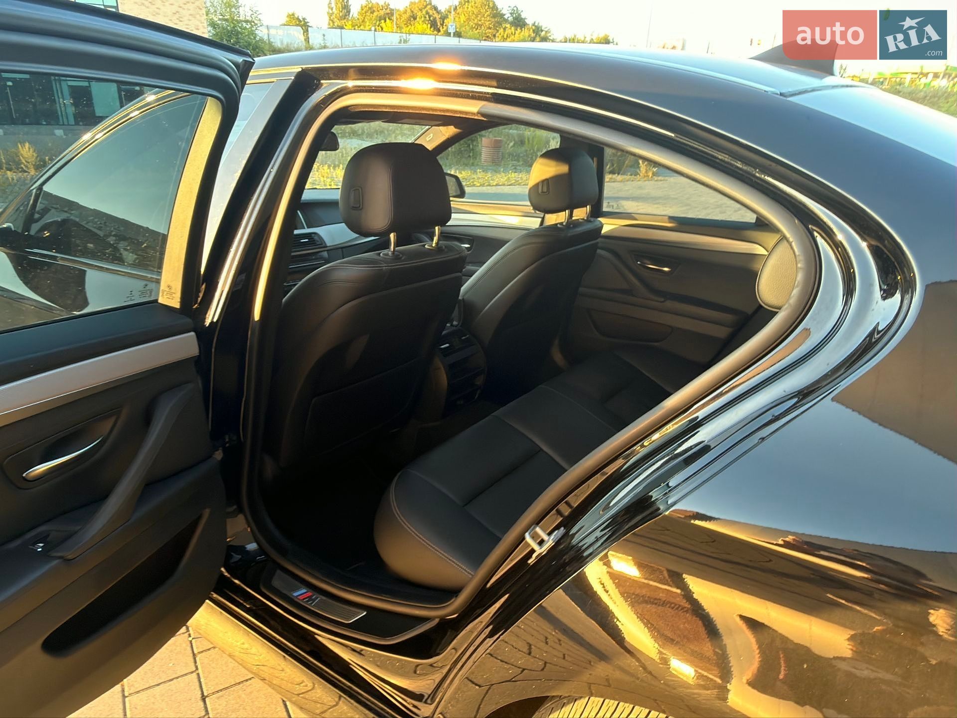 BMW 5 Series 2014 VIN WBA5A5C52ED504943 фото оголошення 29 з 36