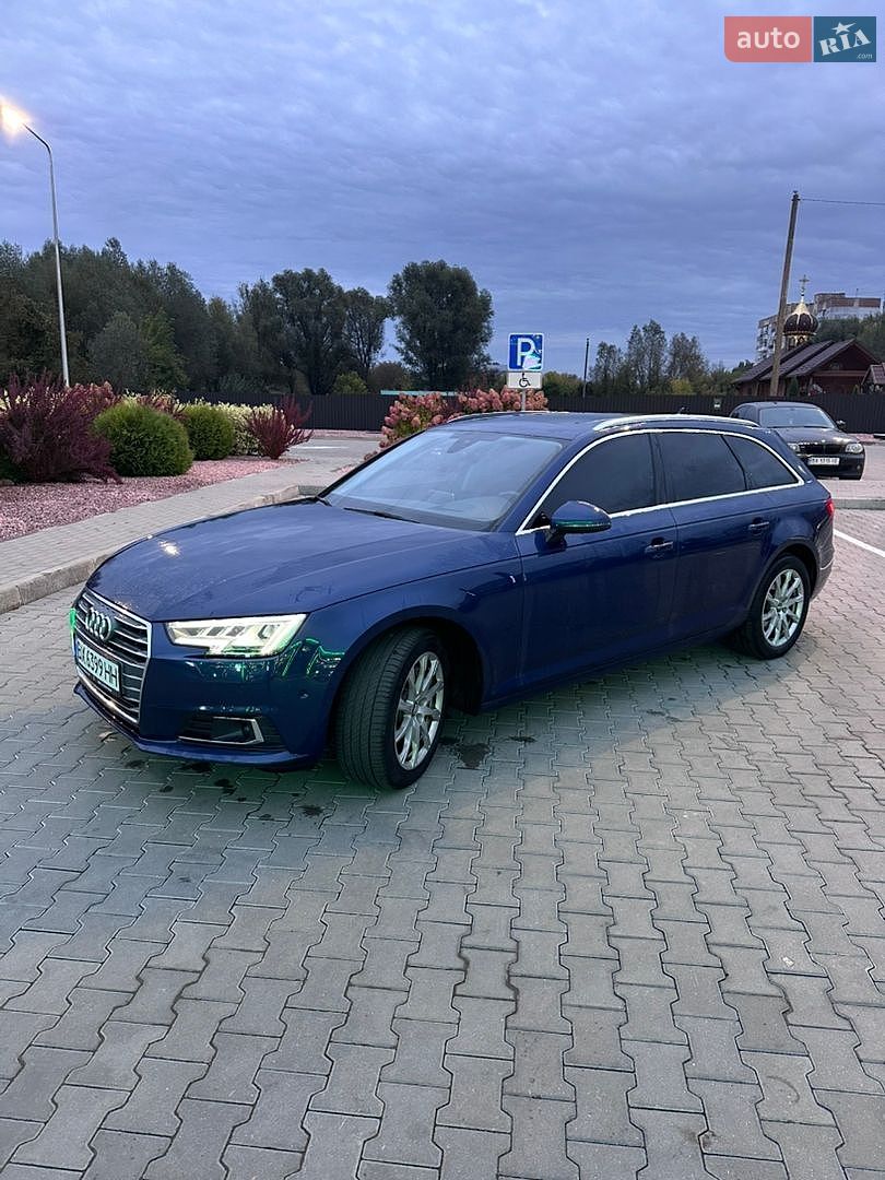 Audi A4 2018 VIN WAUZZZF44JA136460 фото оголошення 2 з 28