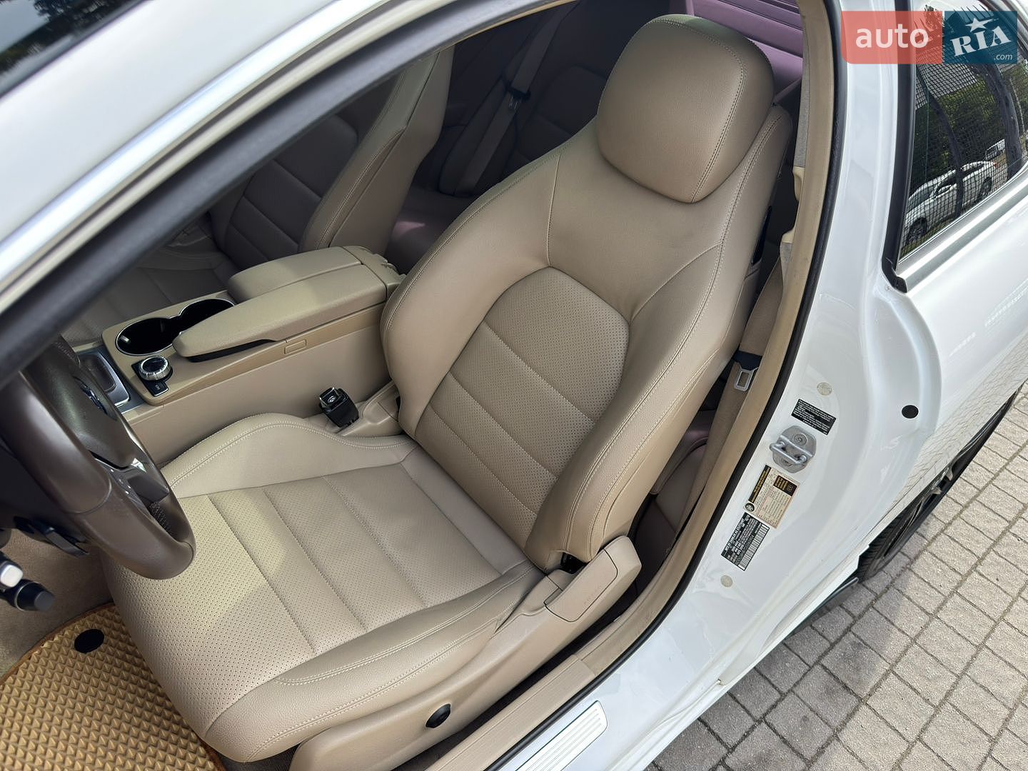 Mercedes-Benz C-Class 2012 VIN WDDGJ4HB7DG060904 фото оголошення 10 з 23