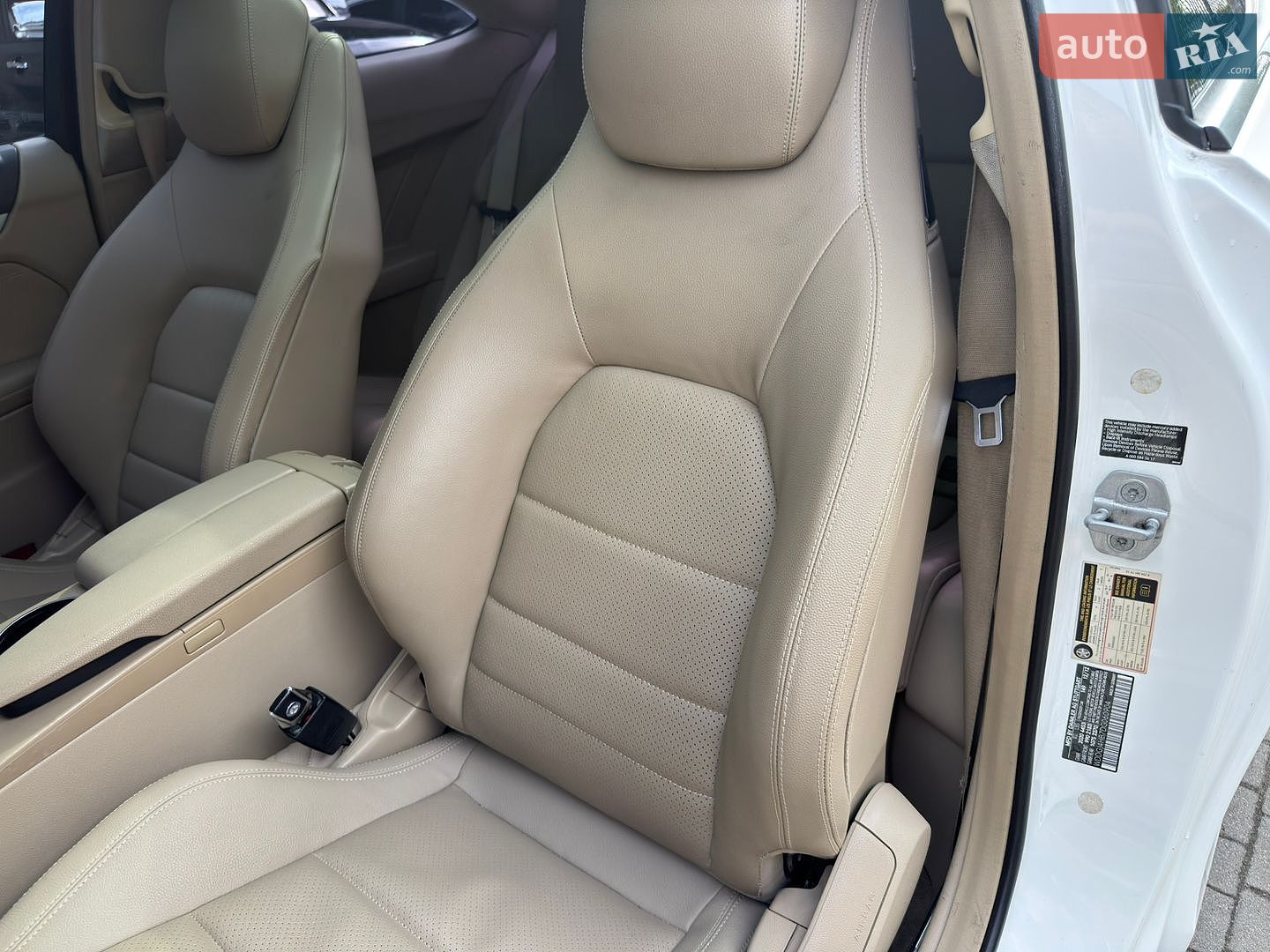 Mercedes-Benz C-Class 2012 VIN WDDGJ4HB7DG060904 фото оголошення 13 з 23