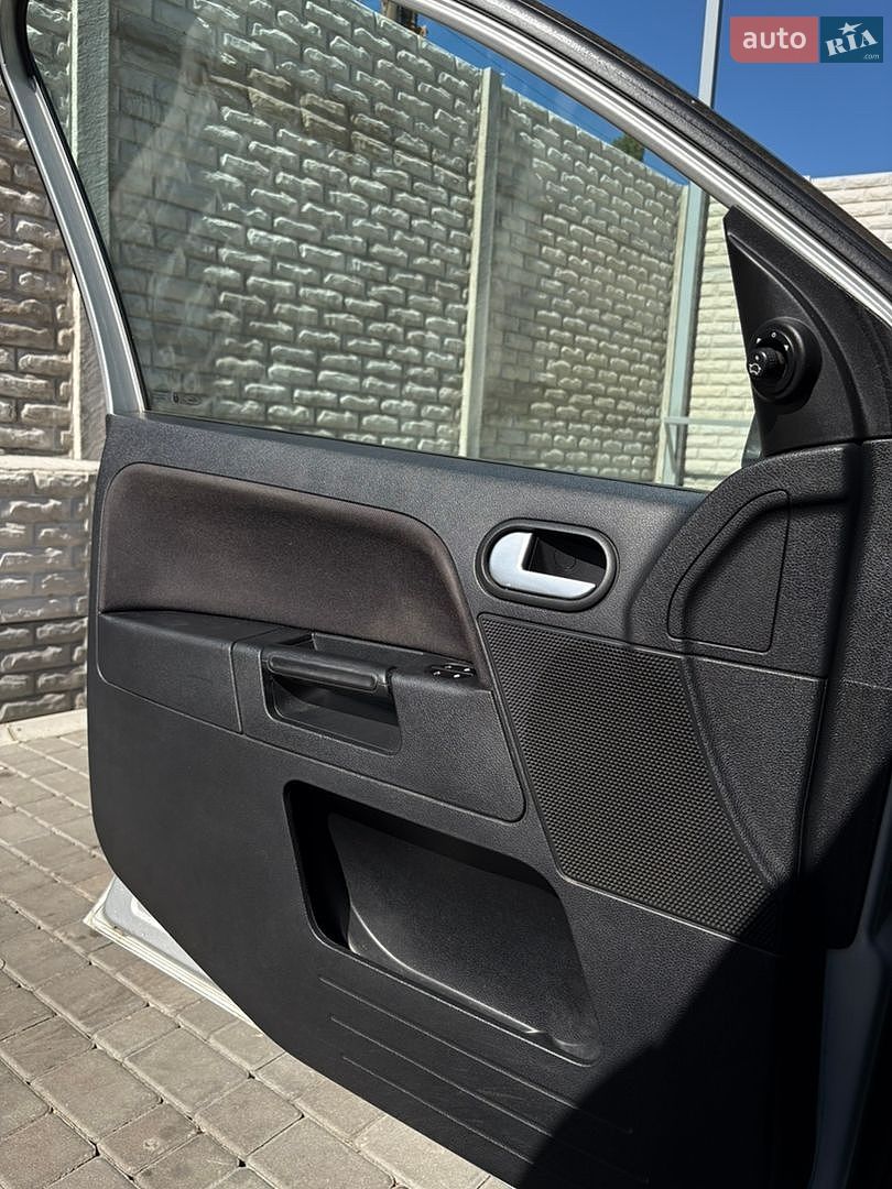 Ford Fusion 2007 VIN WF0UXXGAJU7Y08372 фото оголошення 23 з 36