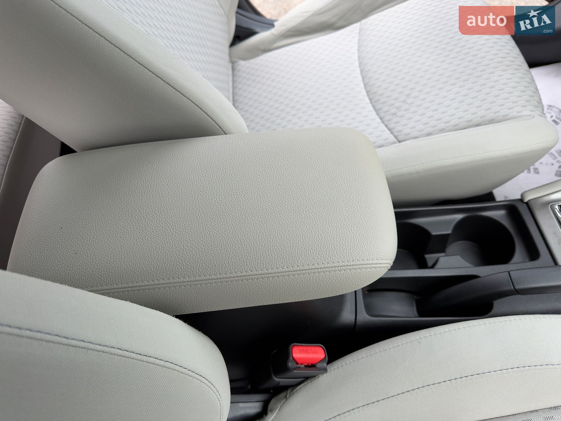Mitsubishi Outlander Sport 2018 VIN JA4AP3AU7JU017420 фото оголошення 32 з 50
