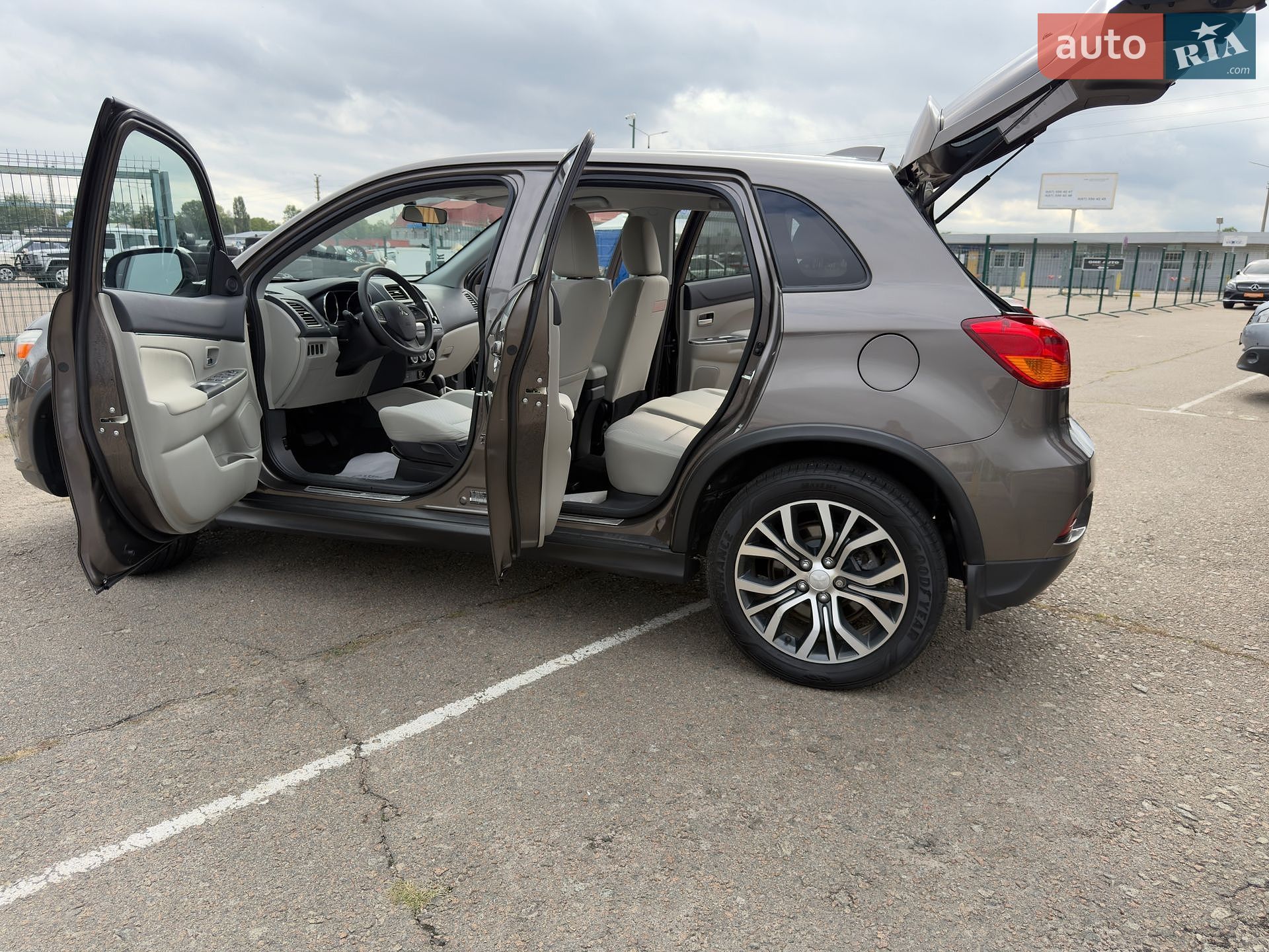 Mitsubishi Outlander Sport 2018 VIN JA4AP3AU7JU017420 фото оголошення 43 з 50
