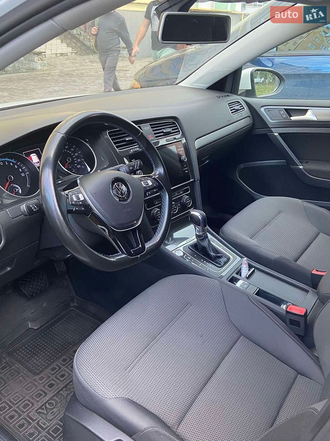 Volkswagen e-Golf 2017 VIN WVWKR7AUXHW950626 фото оголошення 19 з 32