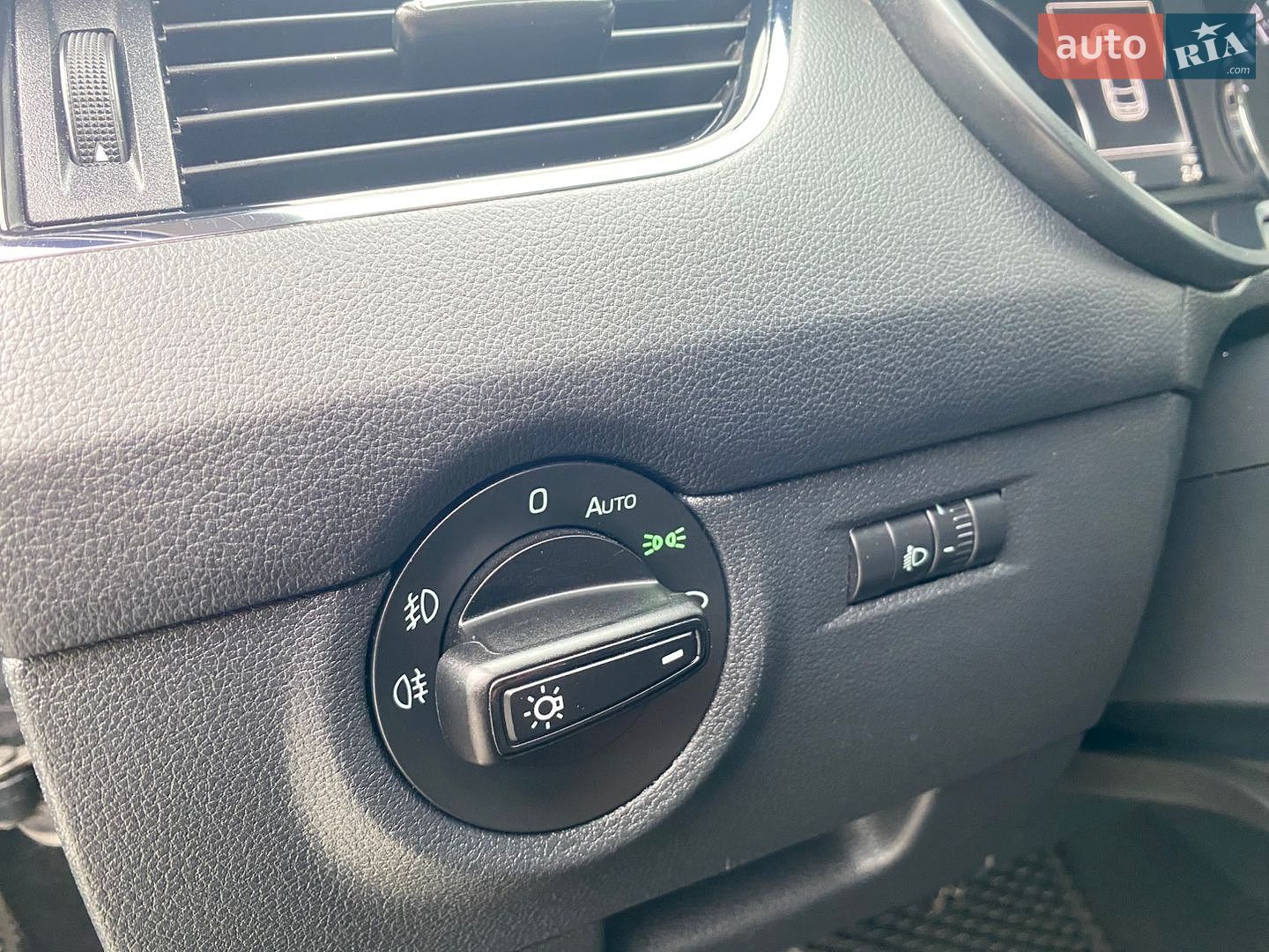 Skoda Octavia 2016 VIN TMBJG7NE6G0210884 фото оголошення 71 з 103