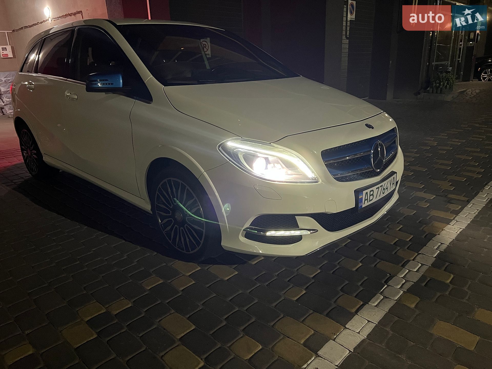 Mercedes-Benz B-Class 2015 VIN WDD2428901J008607 фото оголошення 36 з 50