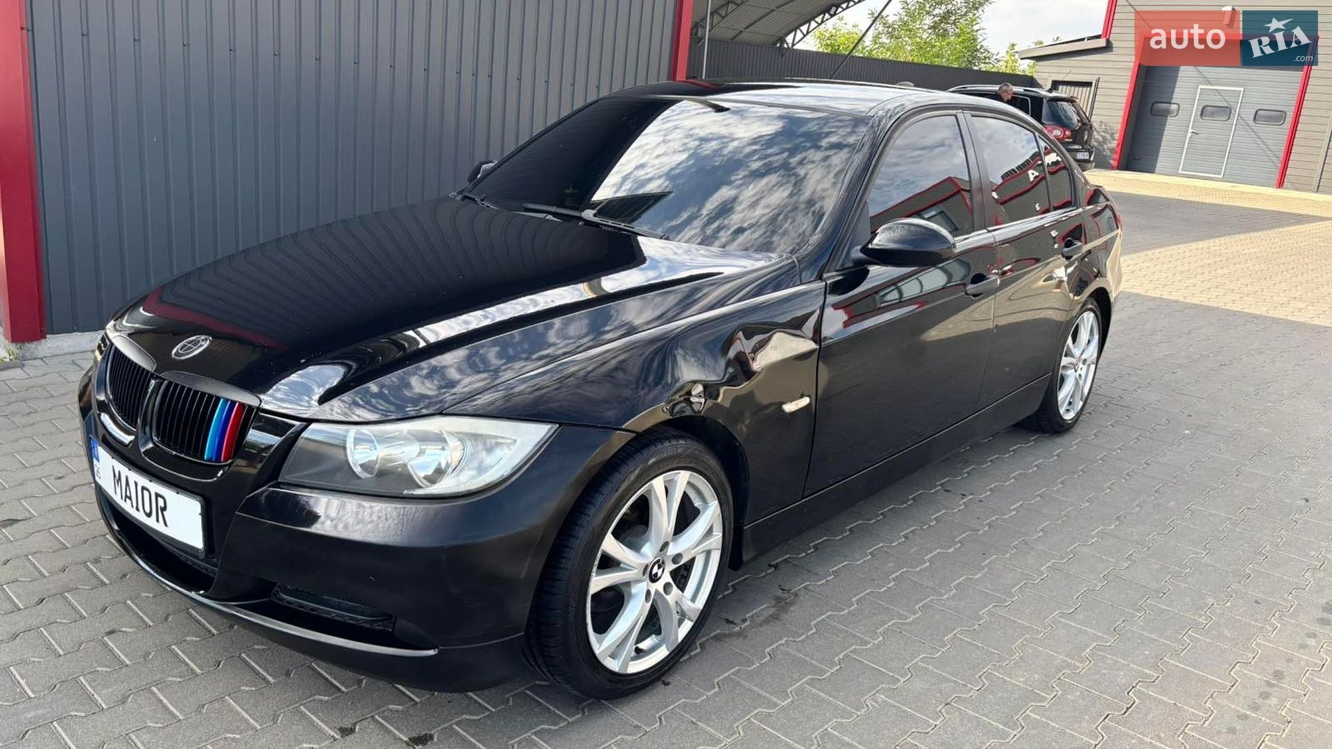 BMW 3 Series 2005 VIN WBAVA71000VA36445 фото оголошення 2 з 13