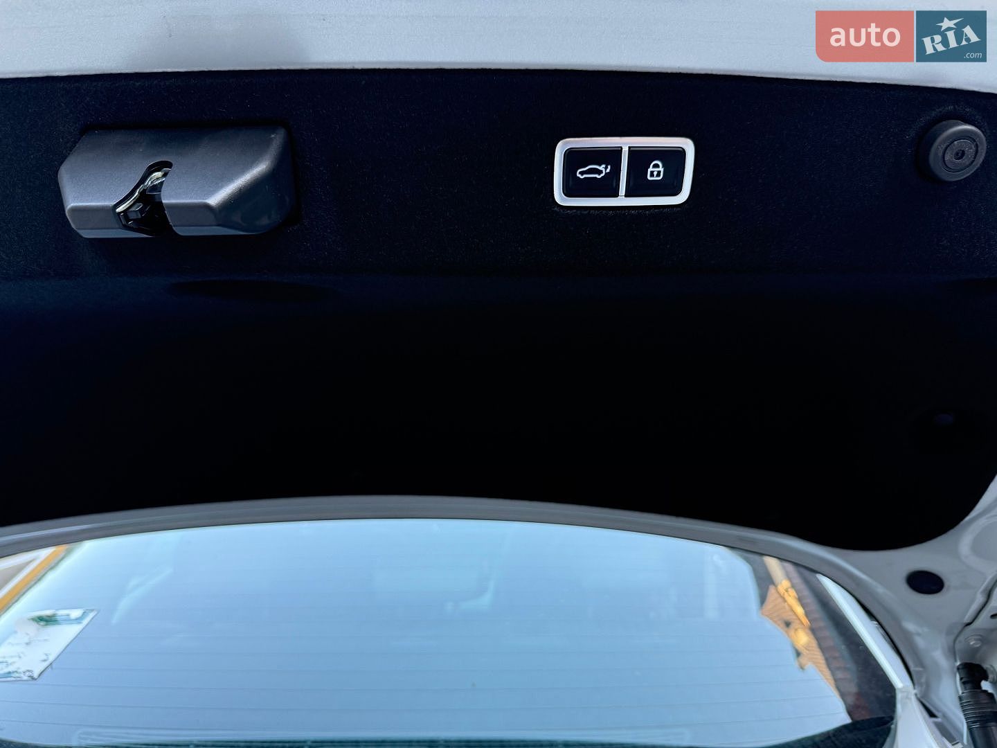 Hyundai Ioniq 6 2023 VIN KMHM34AA4PA041769 фото оголошення 18 з 28