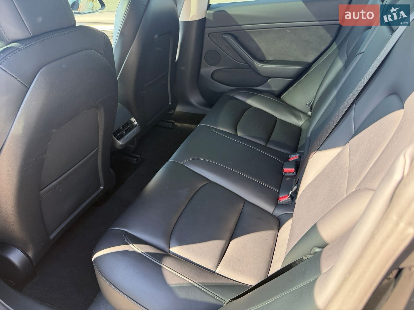 Tesla Model 3 2023 VIN 5YJ3E1EA3PF481041 фото оголошення 7 з 8