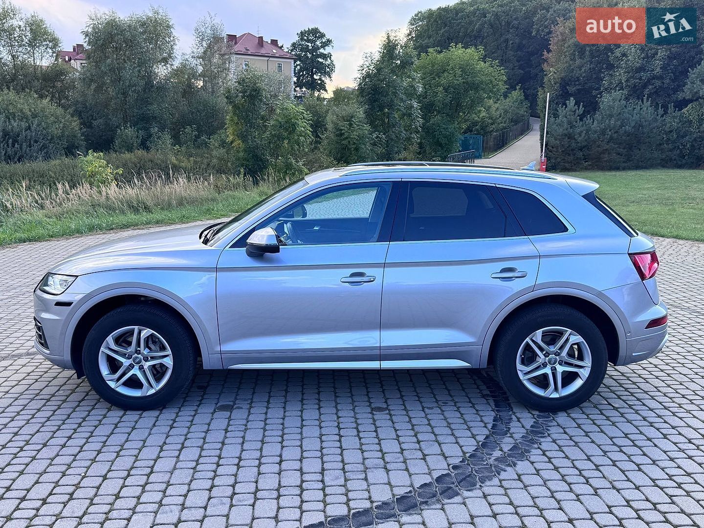 Audi Q5 2018 VIN WA1BNAFY4J2238074 фото оголошення 3 з 35