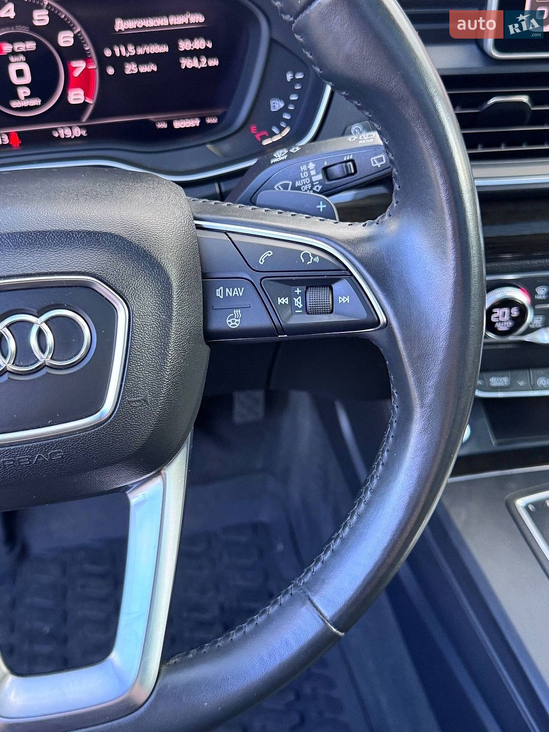Audi Q5 2018 VIN WA1BNAFY4J2238074 фото оголошення 13 з 35