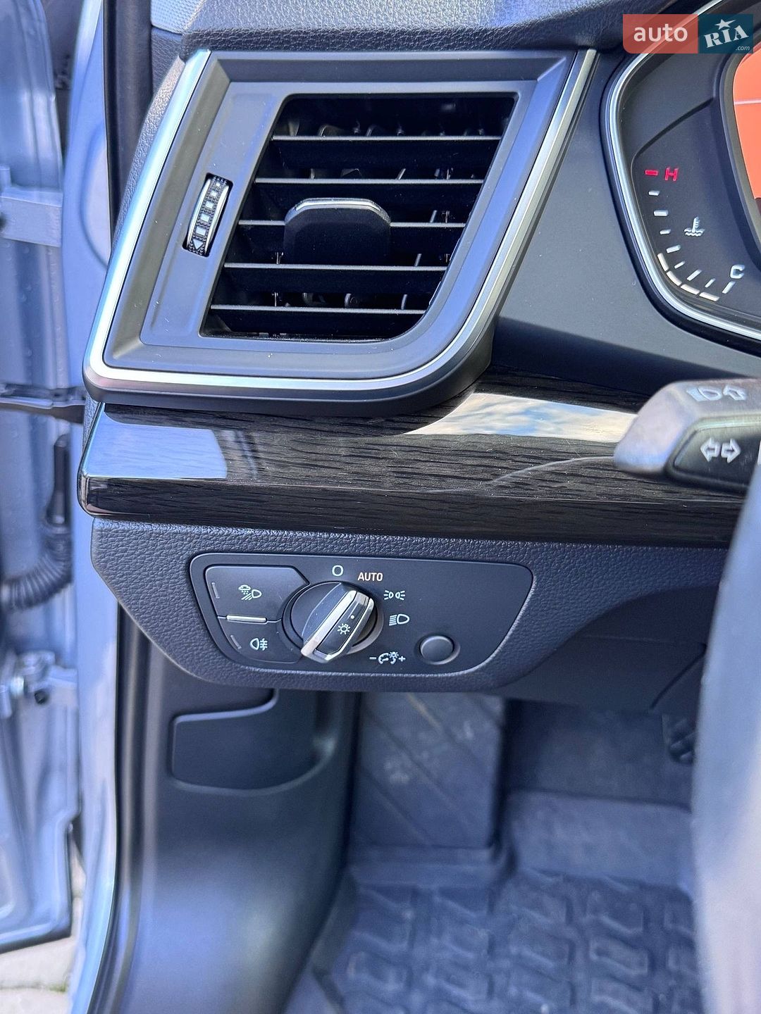 Audi Q5 2018 VIN WA1BNAFY4J2238074 фото оголошення 17 з 35