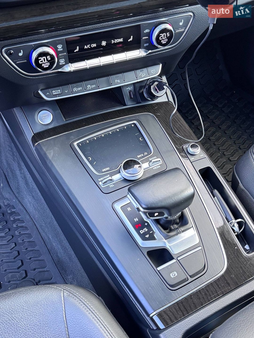 Audi Q5 2018 VIN WA1BNAFY4J2238074 фото оголошення 18 з 35