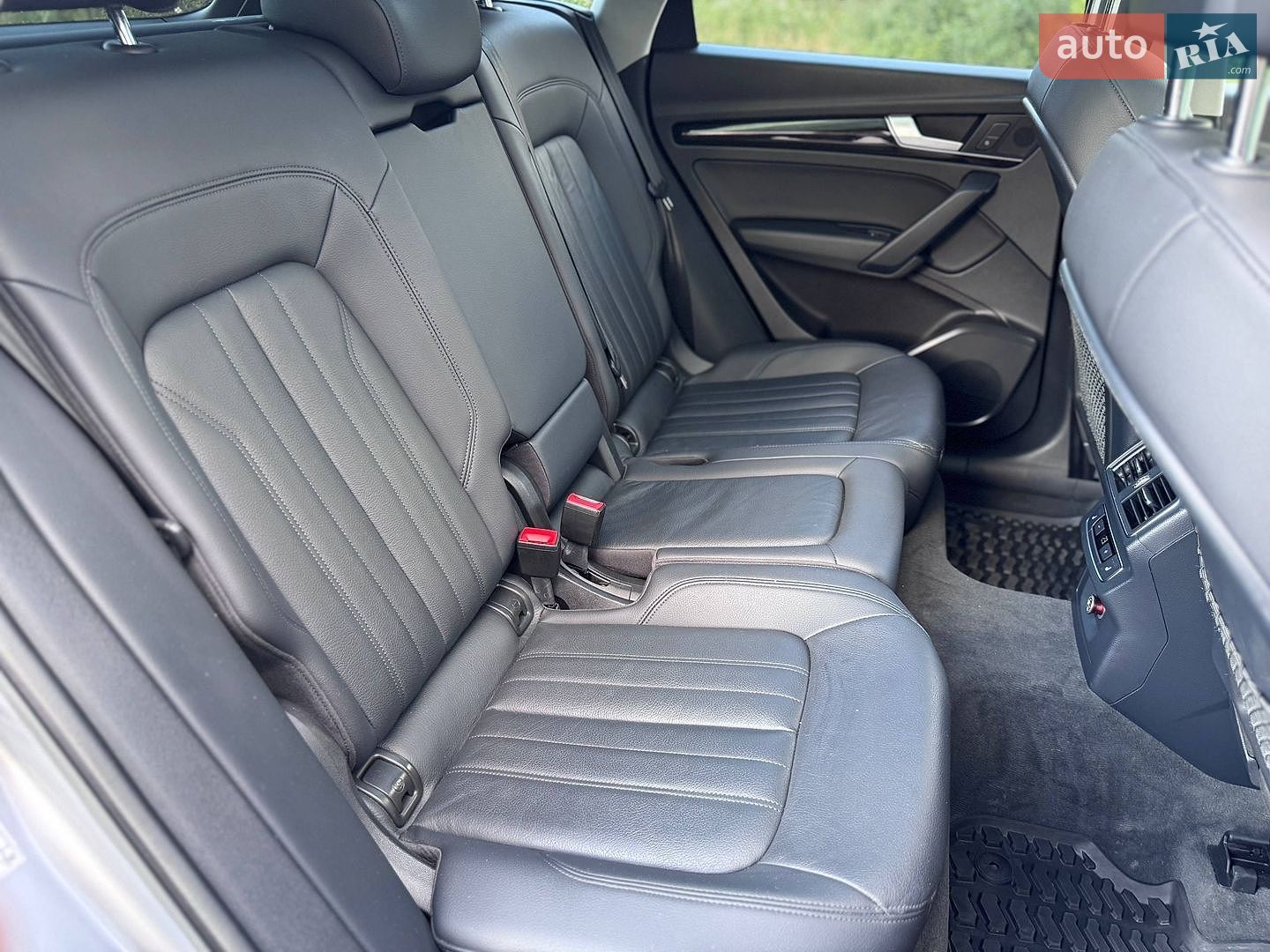 Audi Q5 2018 VIN WA1BNAFY4J2238074 фото оголошення 25 з 35