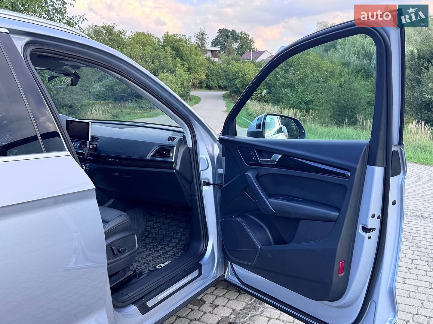 Audi Q5 2018 VIN WA1BNAFY4J2238074 фото оголошення 28 з 35