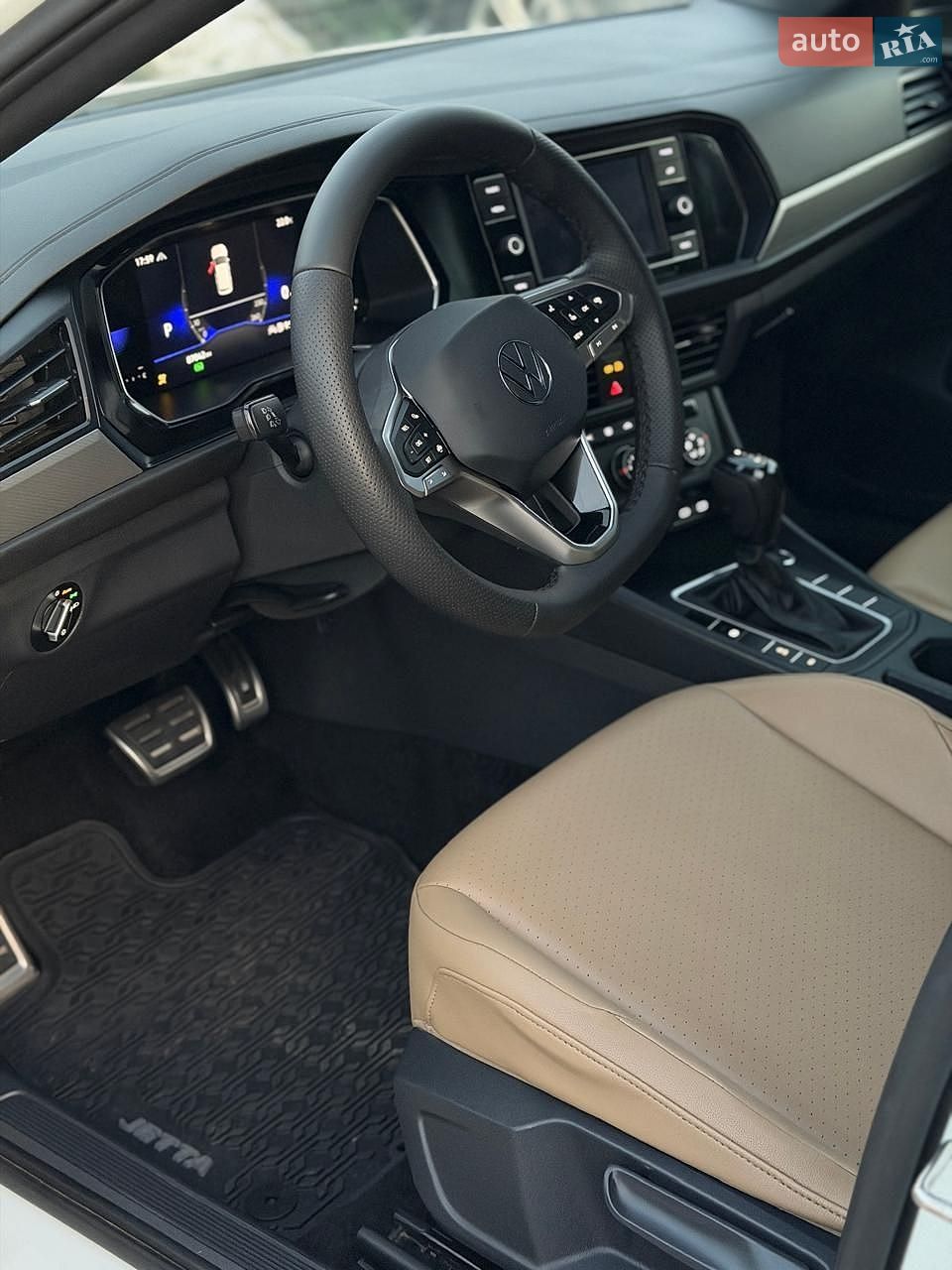 Volkswagen Jetta 2023 VIN 3VWBM7BU0PM055798 фото оголошення 2 з 14