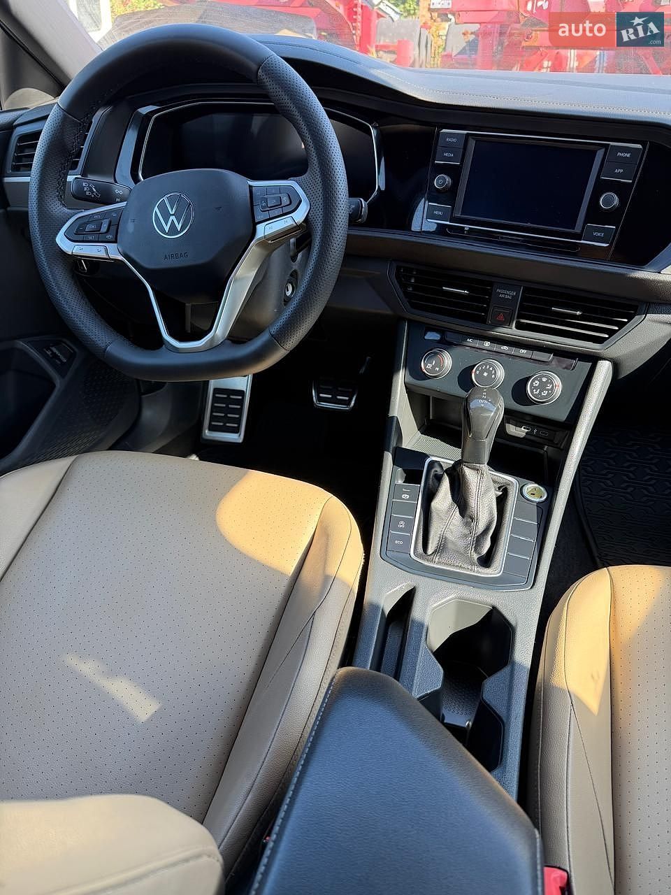 Volkswagen Jetta 2023 VIN 3VWBM7BU0PM055798 фото оголошення 3 з 14