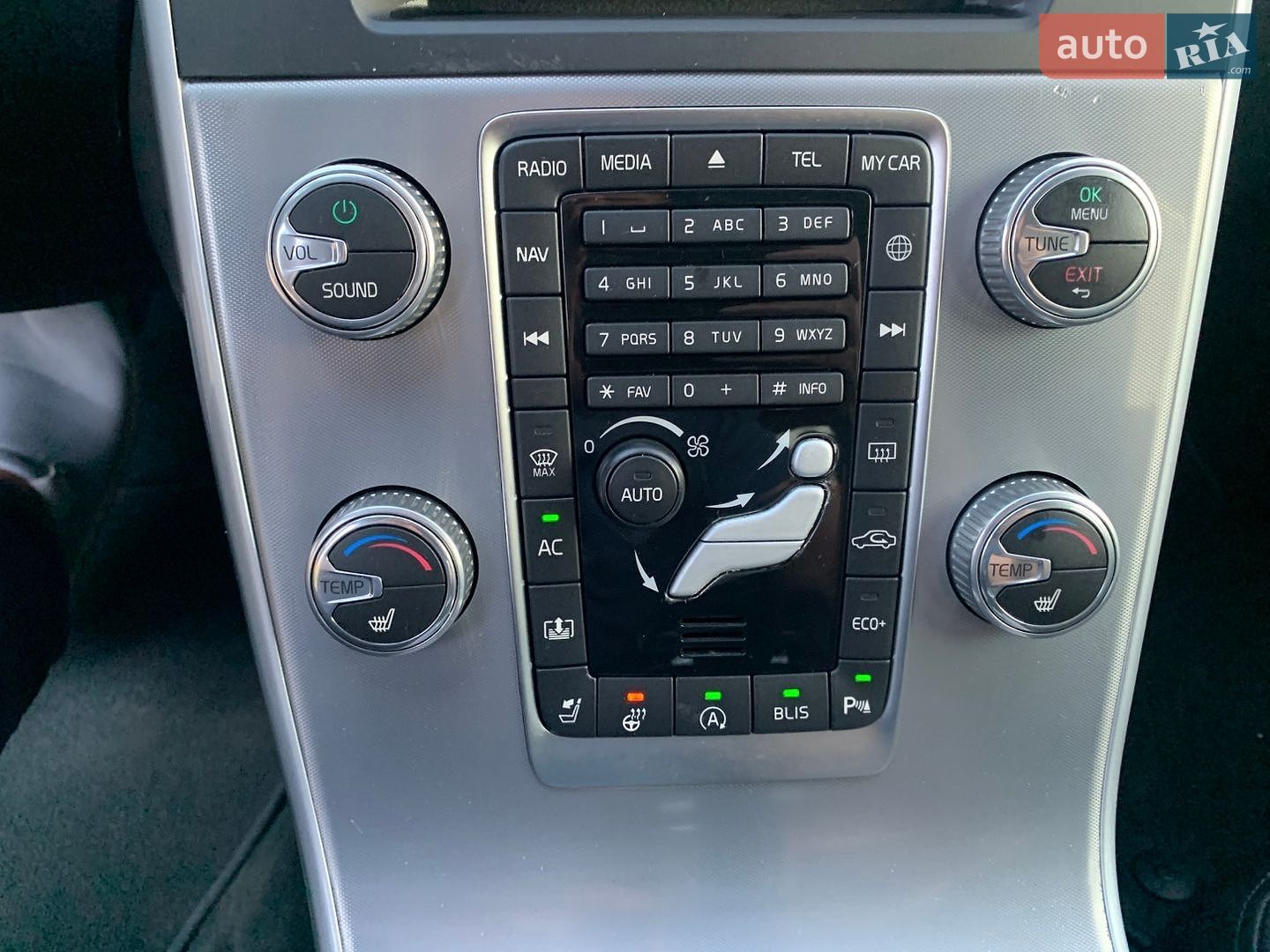 Volvo S60 2018 VIN LYV402TK2JB172805 фото оголошення 12 з 18