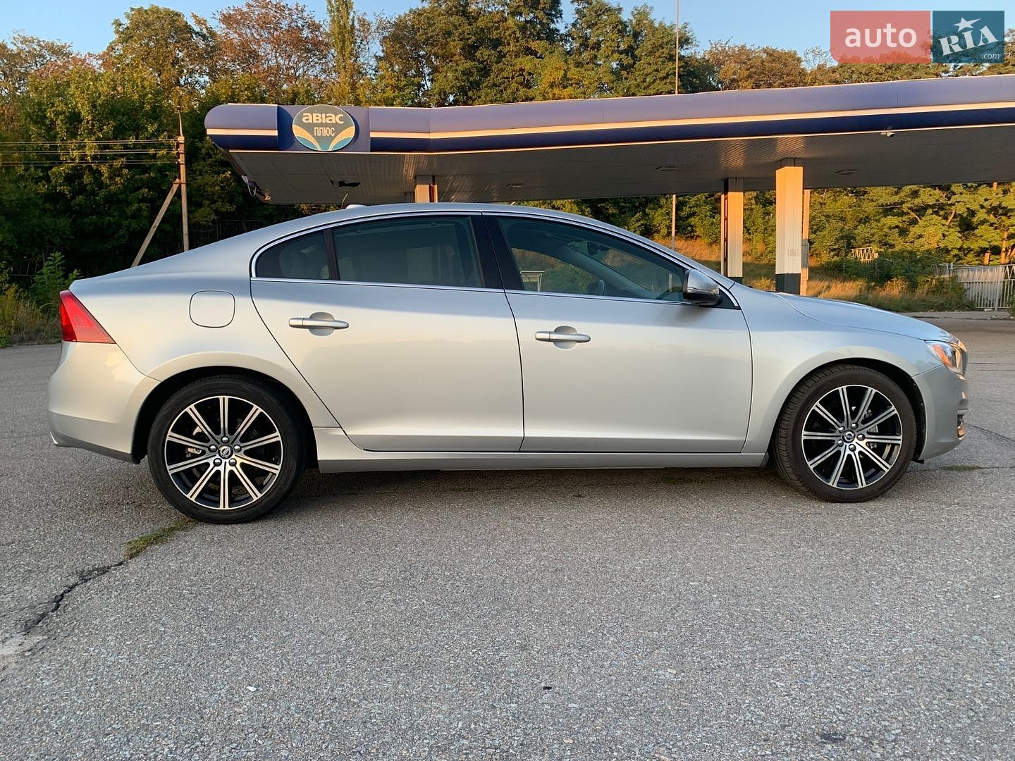 Volvo S60 2018 VIN LYV402TK2JB172805 фото оголошення 6 з 18