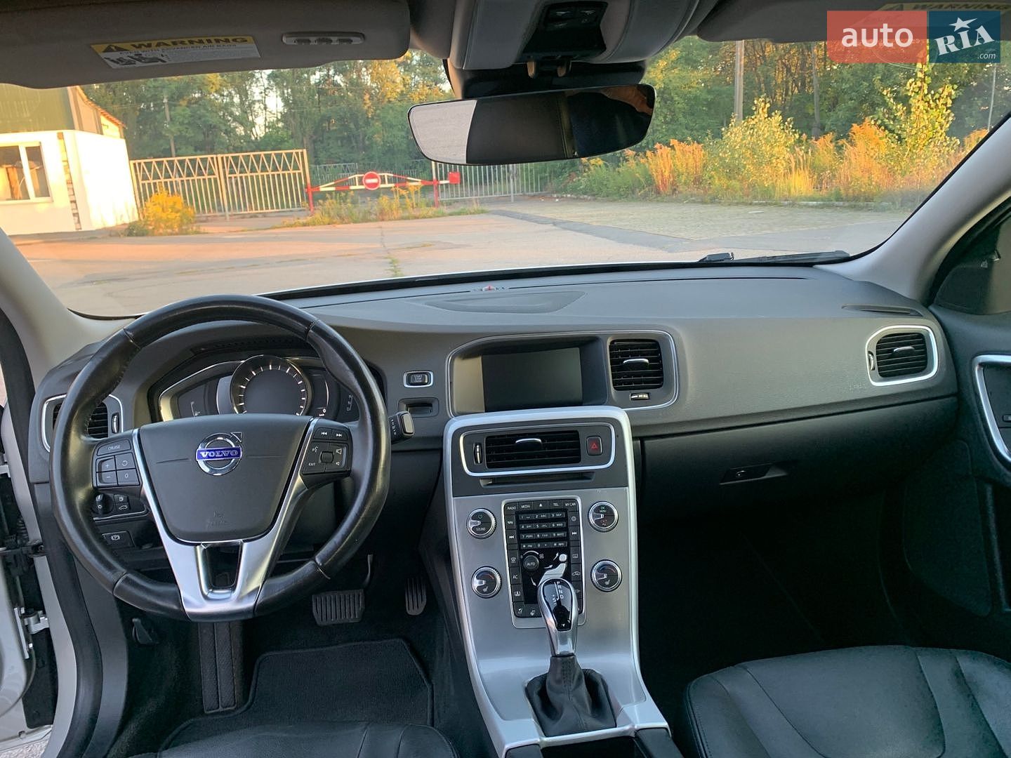Volvo S60 2018 VIN LYV402TK2JB172805 фото оголошення 11 з 18